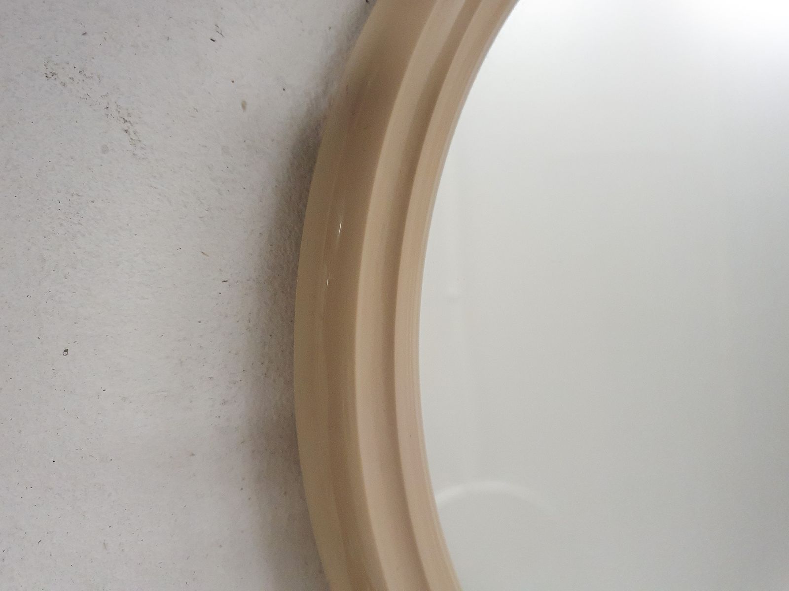 Kleine Mid Century Ronde Polyester Spiegel, Nederland, Ca. Jaren 1960 photo for sale