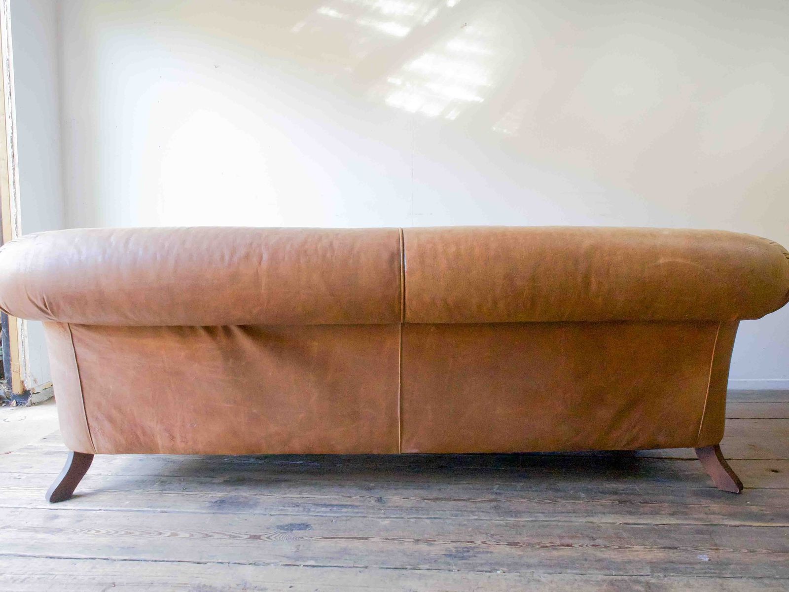 Chesterfield Style Leather Sofa photo Furniture