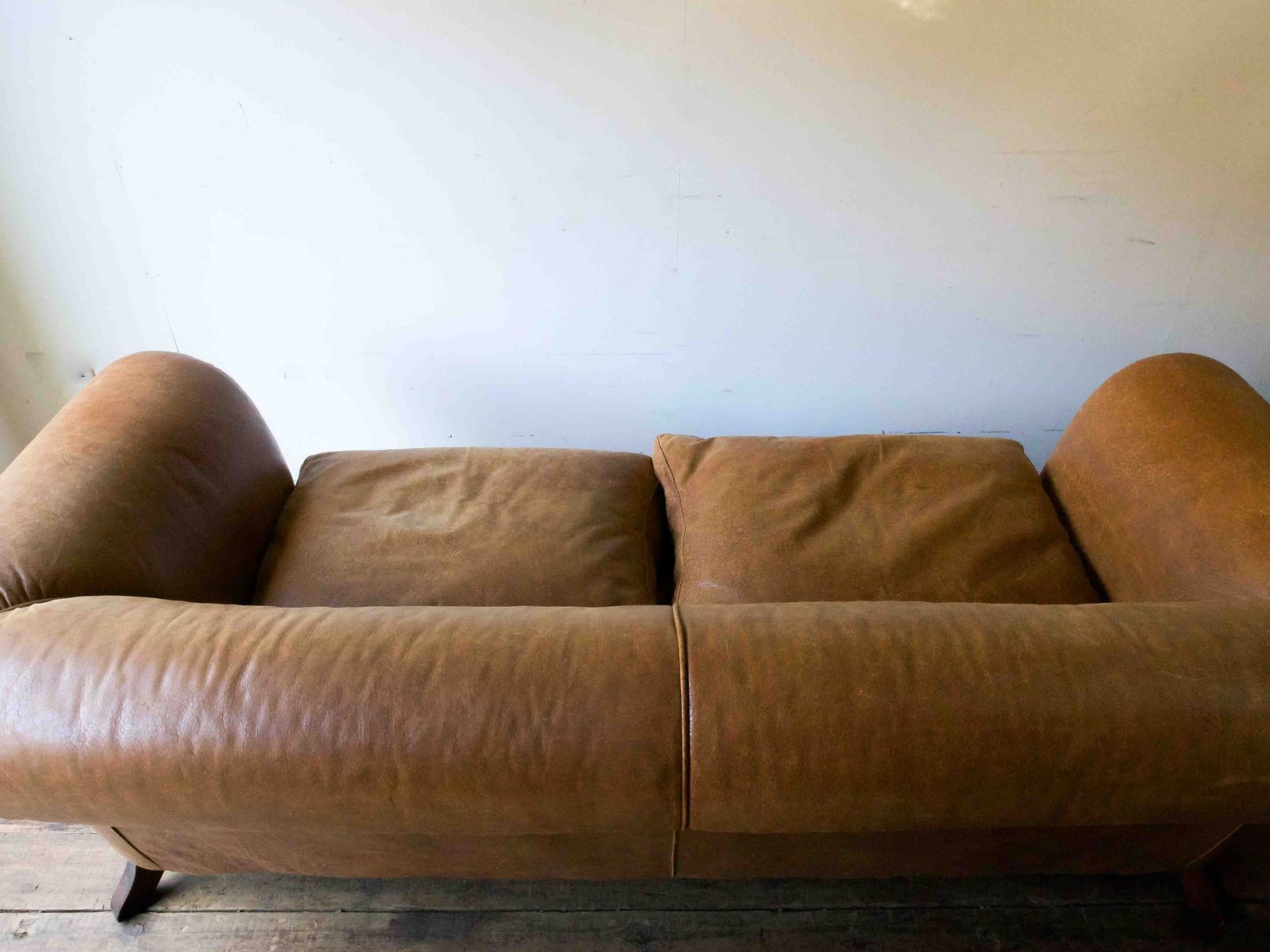 photo furniture Chesterfield Style Leather Sofa