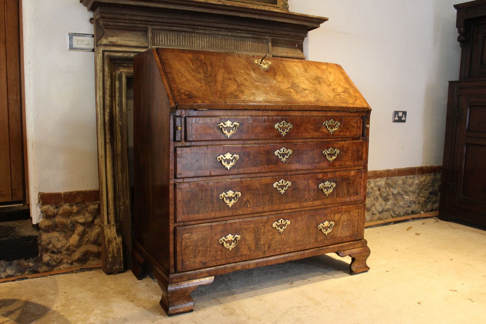 Bureau Outstanding George II Walnut C1740