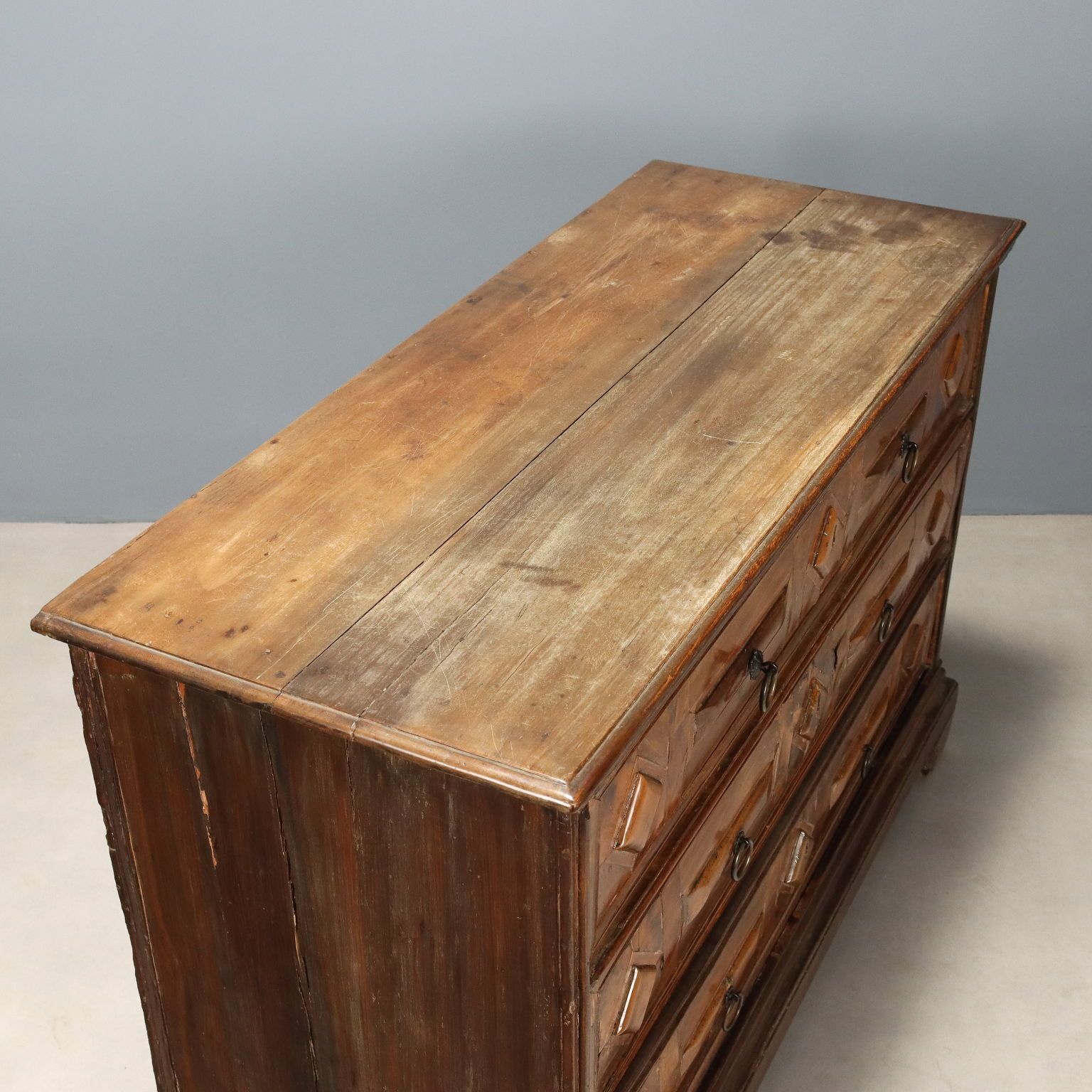 photo furniture Chest Of Drawers Baroque Walnut 3 Drawers XVIII Century