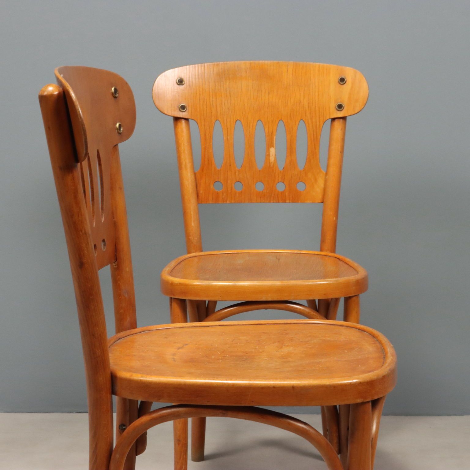Coppia Di Sedie In Faggio Ricurvo photo Furniture