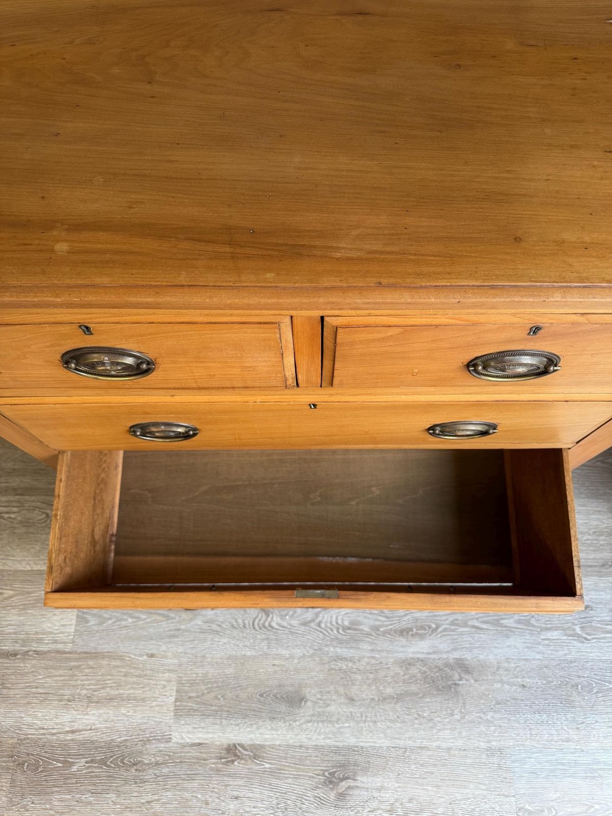 photo furniture Solid Wood Large Vintage Chest Of Drawers With Oval Metal Handles 4 Dovetail Drawers