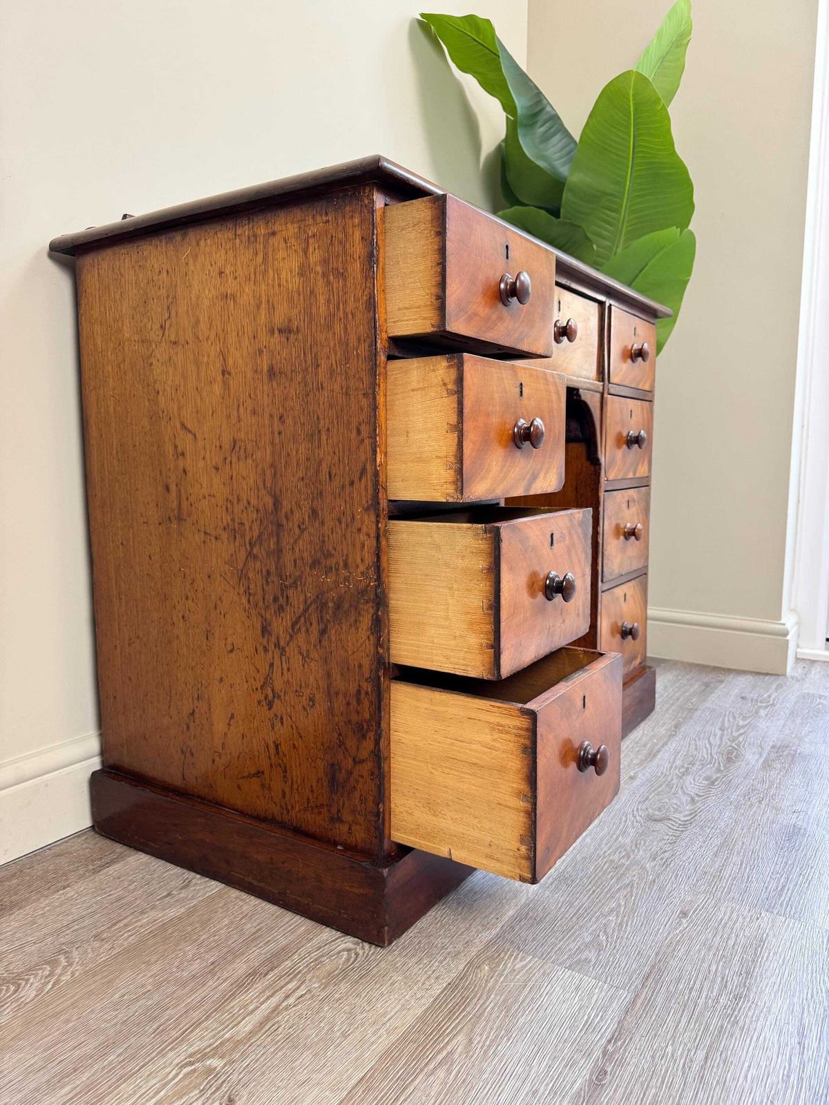 Antique Mahogany Kneehole Desk With Leather Top   Traditional Office photo vinterior