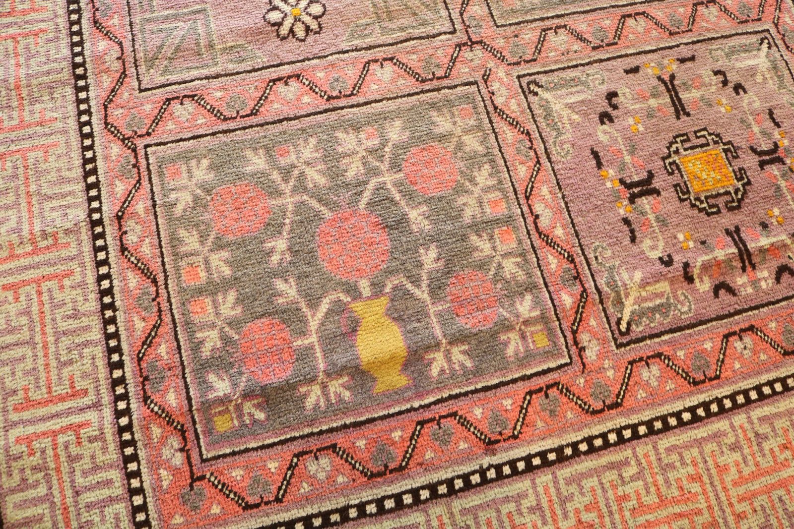 Antique East Turkestan Qotan (Khotan) Rug, 275 × 138 Cm, Circa 1900 photo vinterior