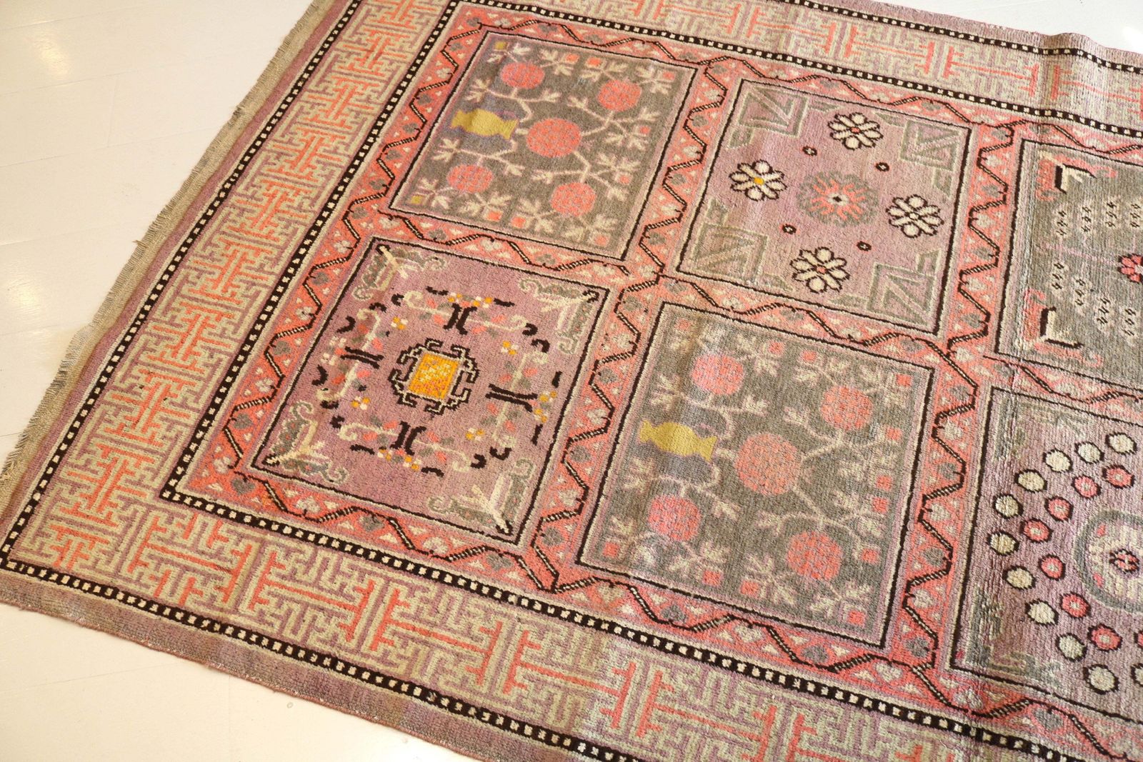 photo vinterior Antique East Turkestan Qotan (Khotan) Rug, 275 × 138 Cm, Circa 1900