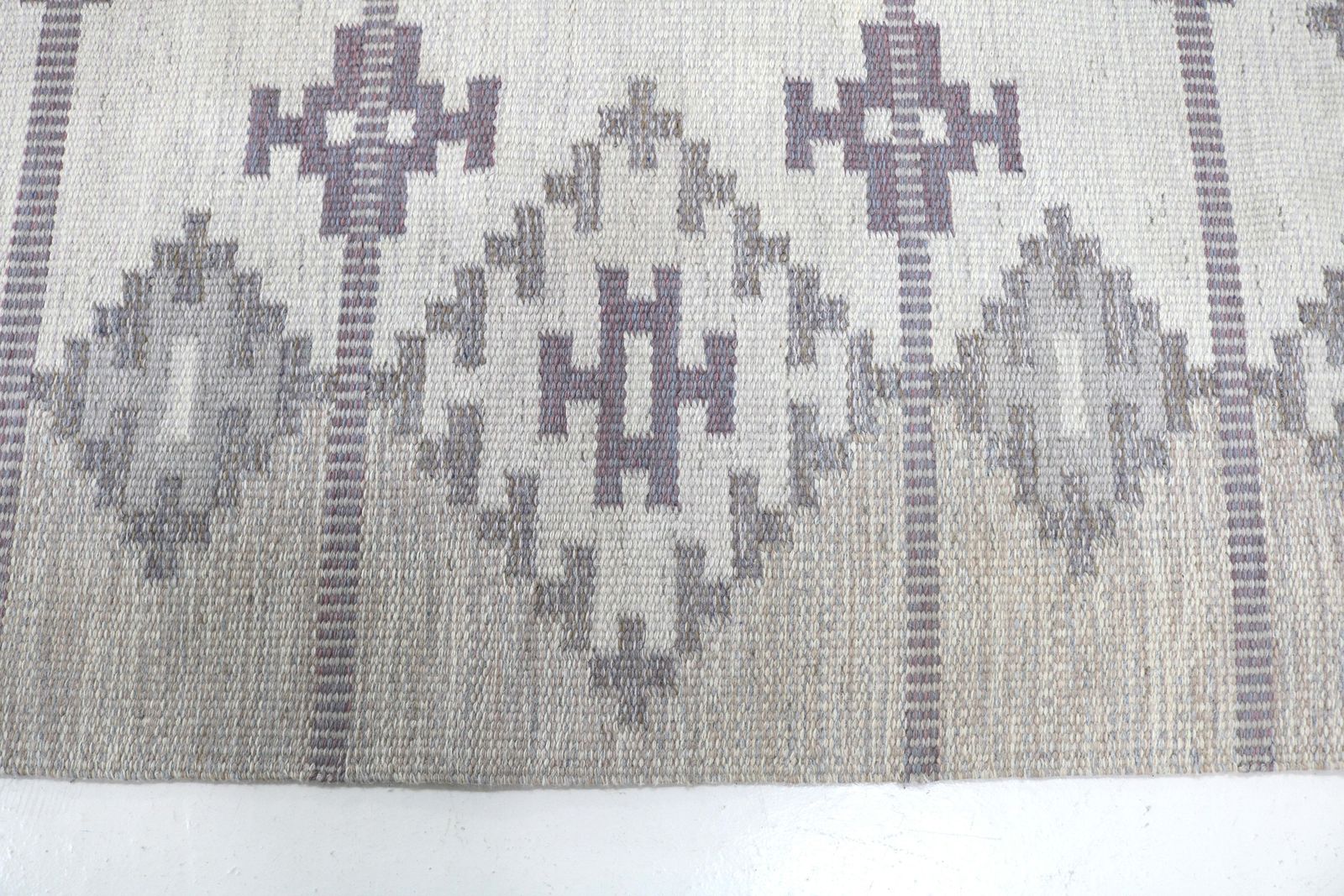 photo furniture Vintage Swedish Kilim Rug, 200 × 136 Cm (Circa 1950s–1960s)