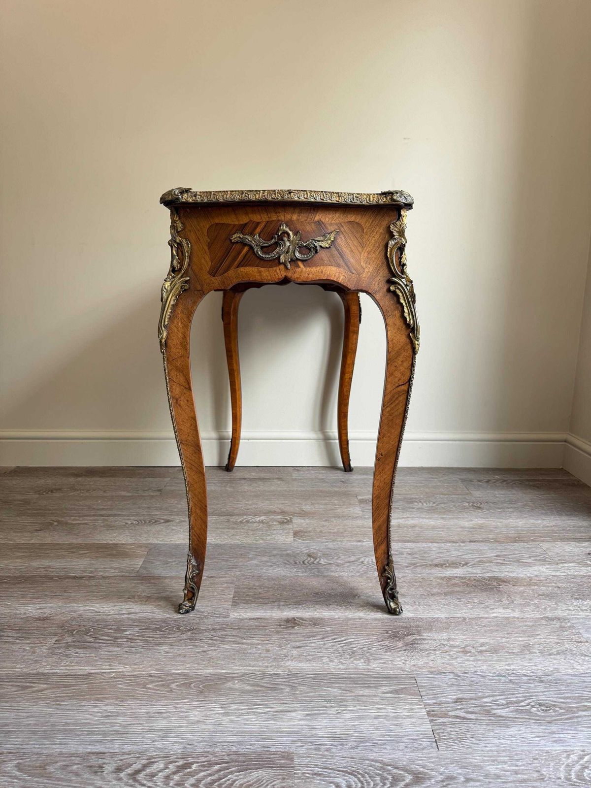 photo vinterior Antique French Louis XV Style Burl Walnut Hallway Console Table Gilt