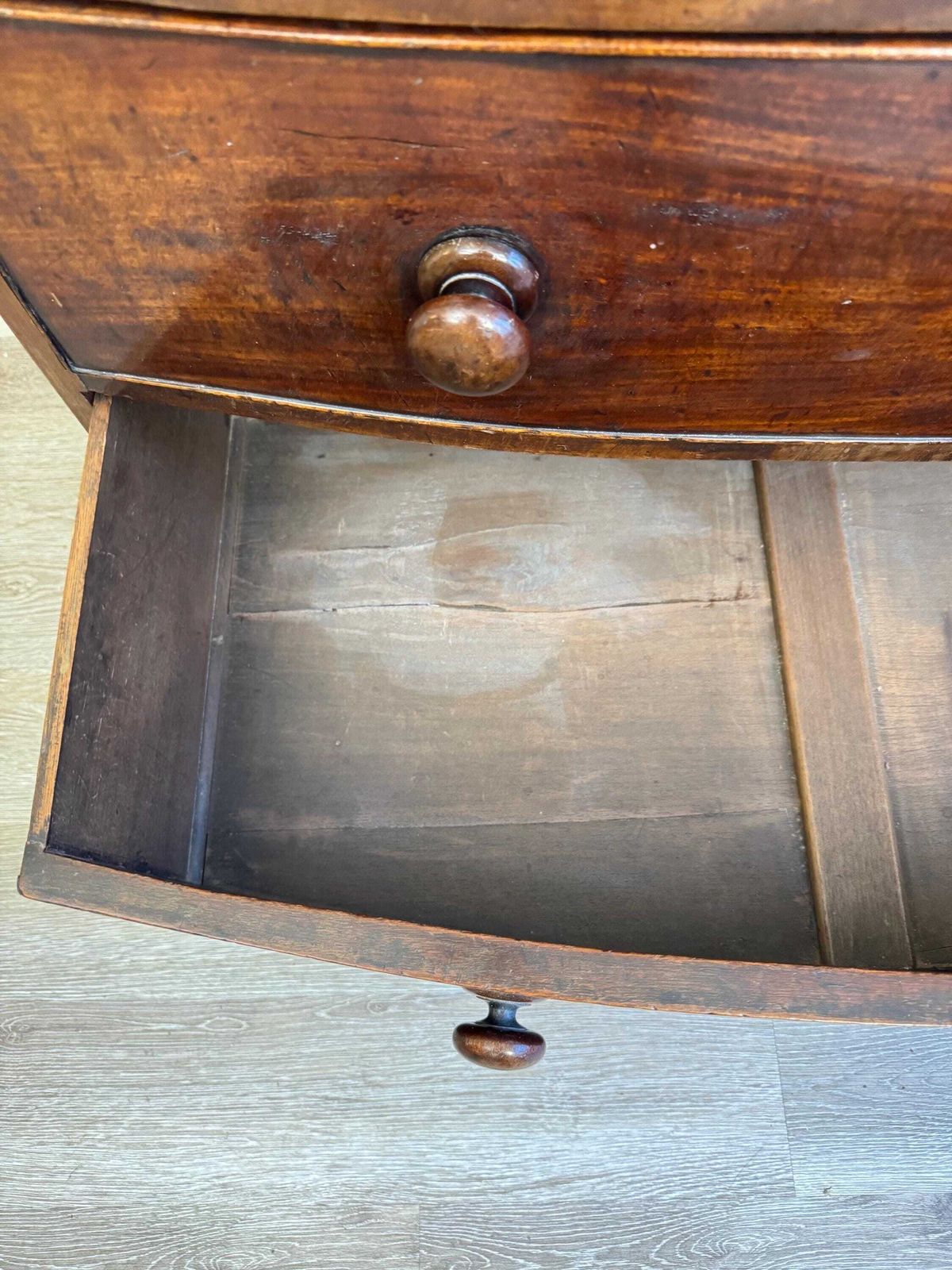 photo vinterior Antique Bow Fronted Small Solid Wooden Chest Of Drawers With Dovetail Ends Dark Wood