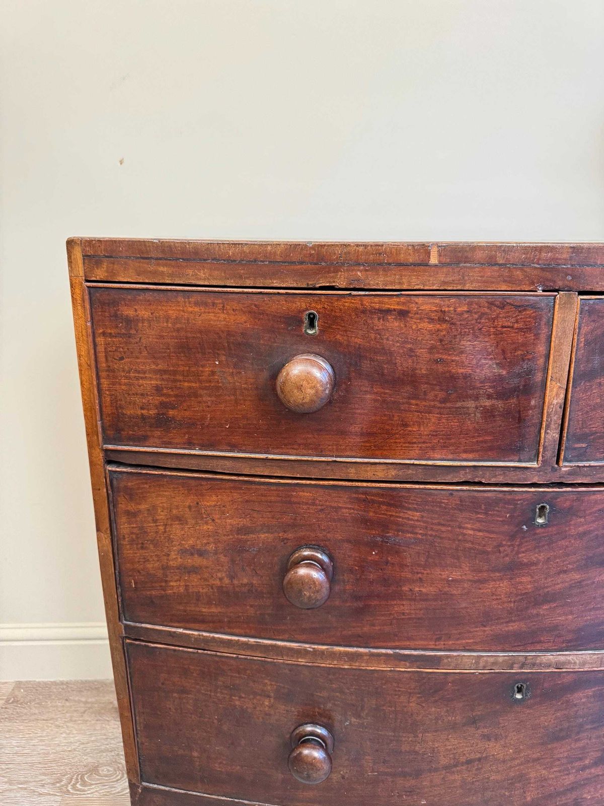photo vintage Antique Bow Fronted Small Solid Wooden Chest Of Drawers With Dovetail Ends Dark Wood