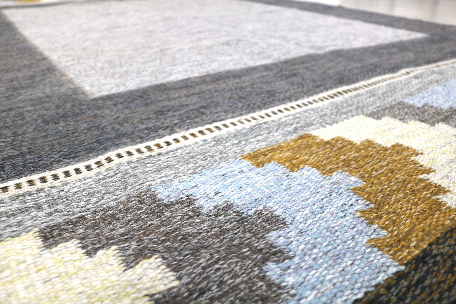 photo furniture Vintage Swedish Kilim Rug, 235x161 Cm (Circa 1950s–1960s)
