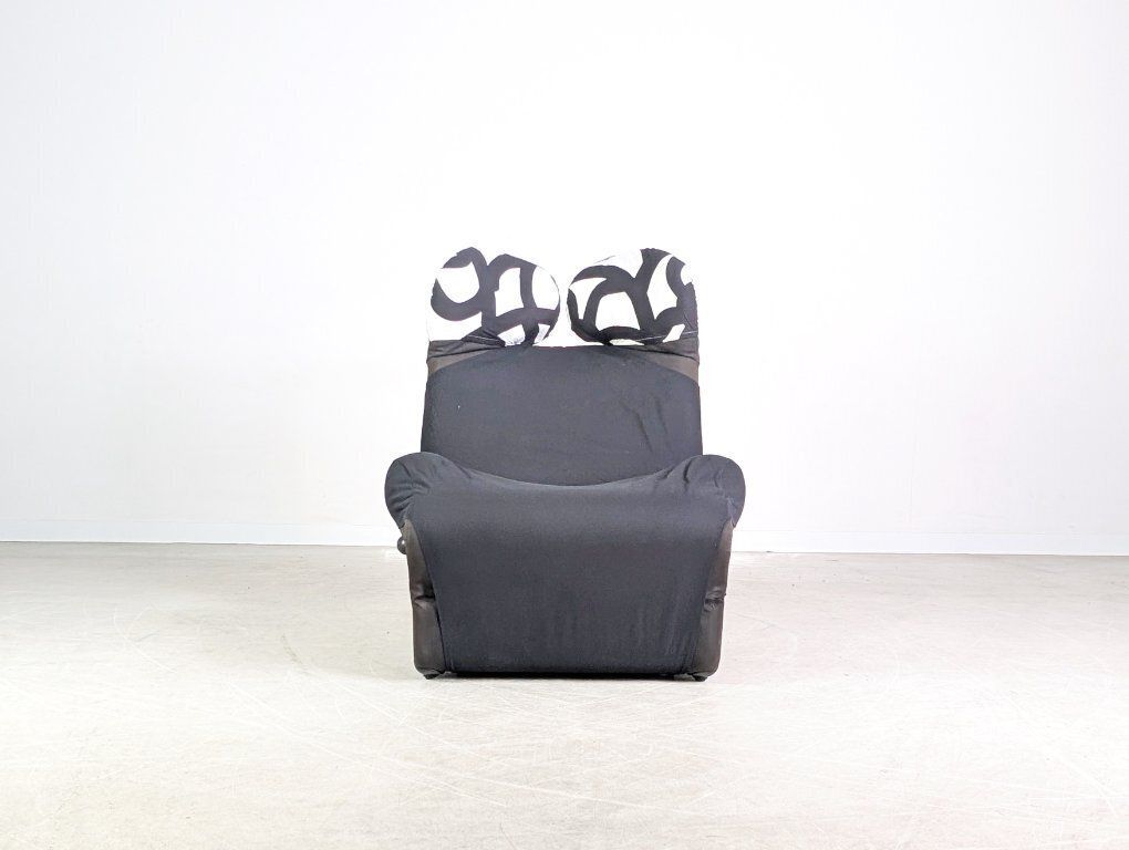 Original Cassina Wink Chair Toshiyuki Kita Black White photo for sale