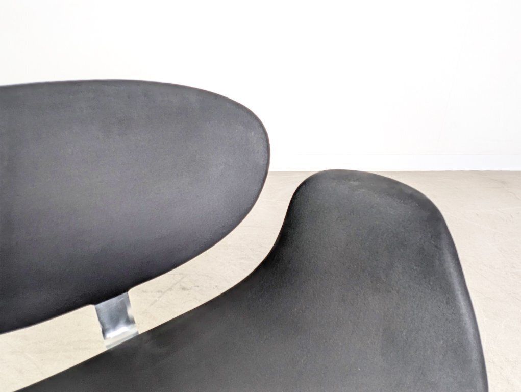 photo furniture Set Of 2 Little Tulip Armchairs Artifort Pierre Paulin 1970 Black