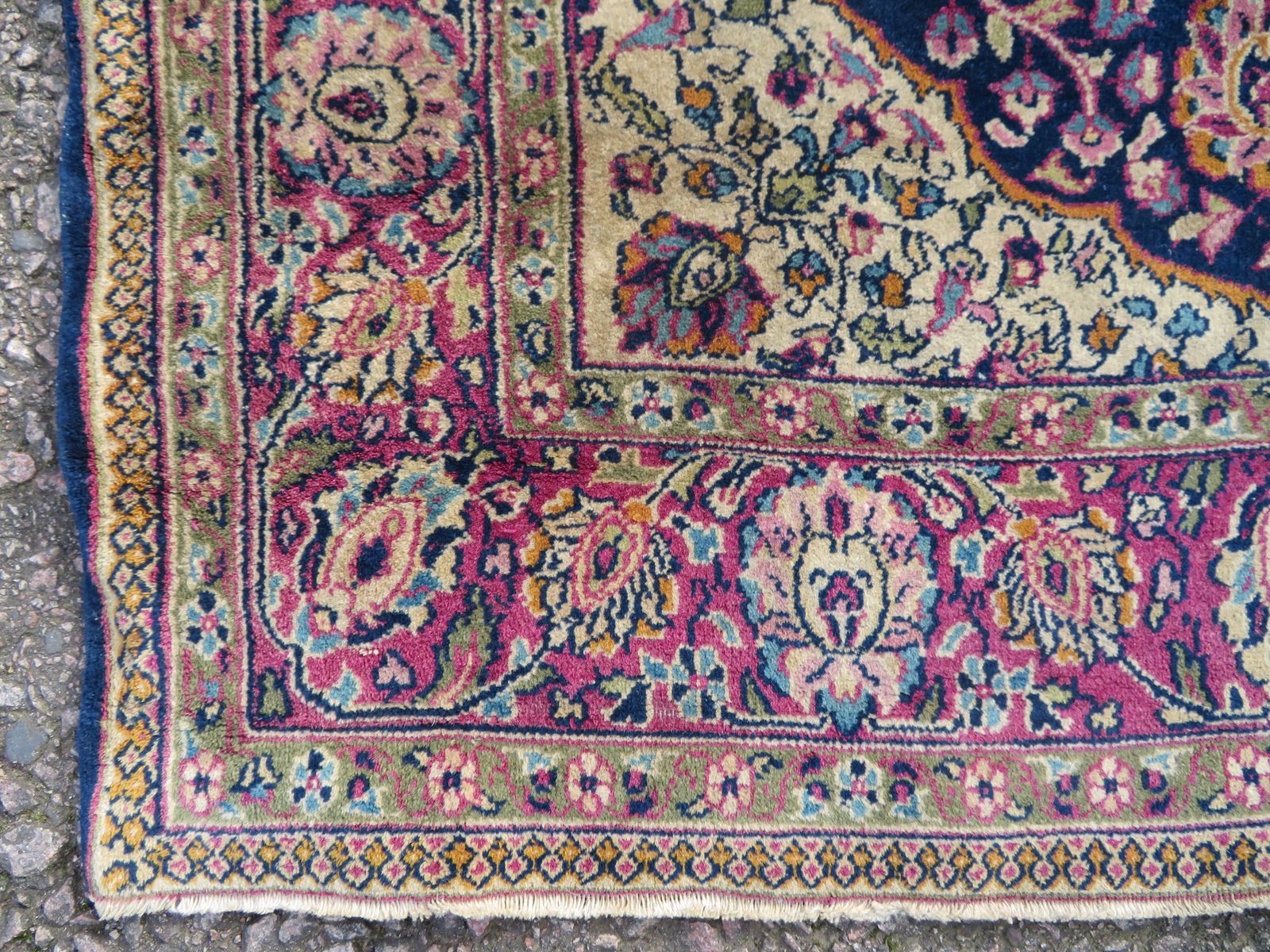 Antique Indian "Kashan" Rug. 161cm X 98cm. photo Textiles