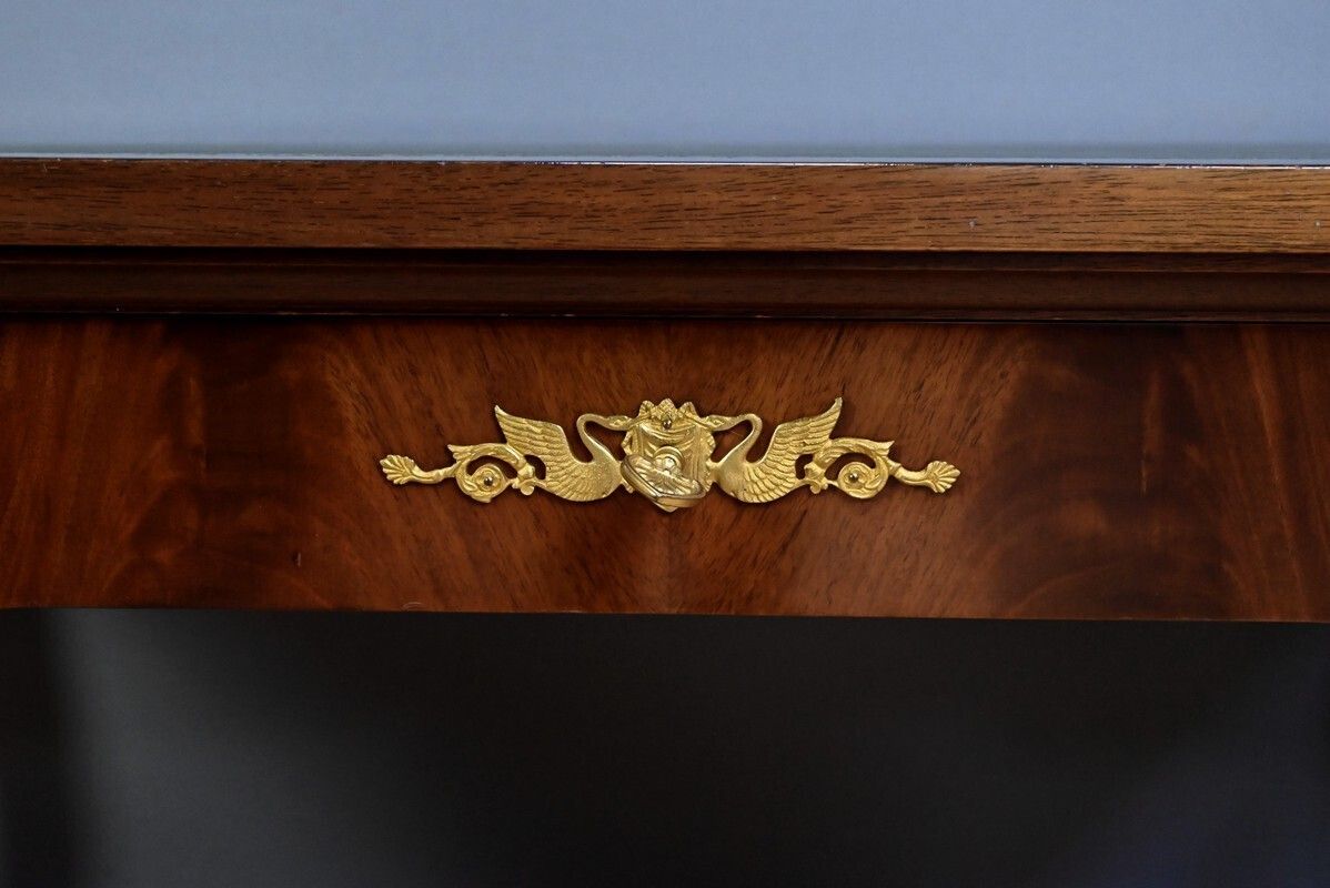 photo vinterior Mahogany Desk, Egyptian Revival Style – 20th Century