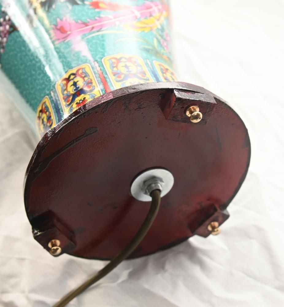 photo furniture Pair Chinese Porcelain Table Lamps Famille Vert Shades