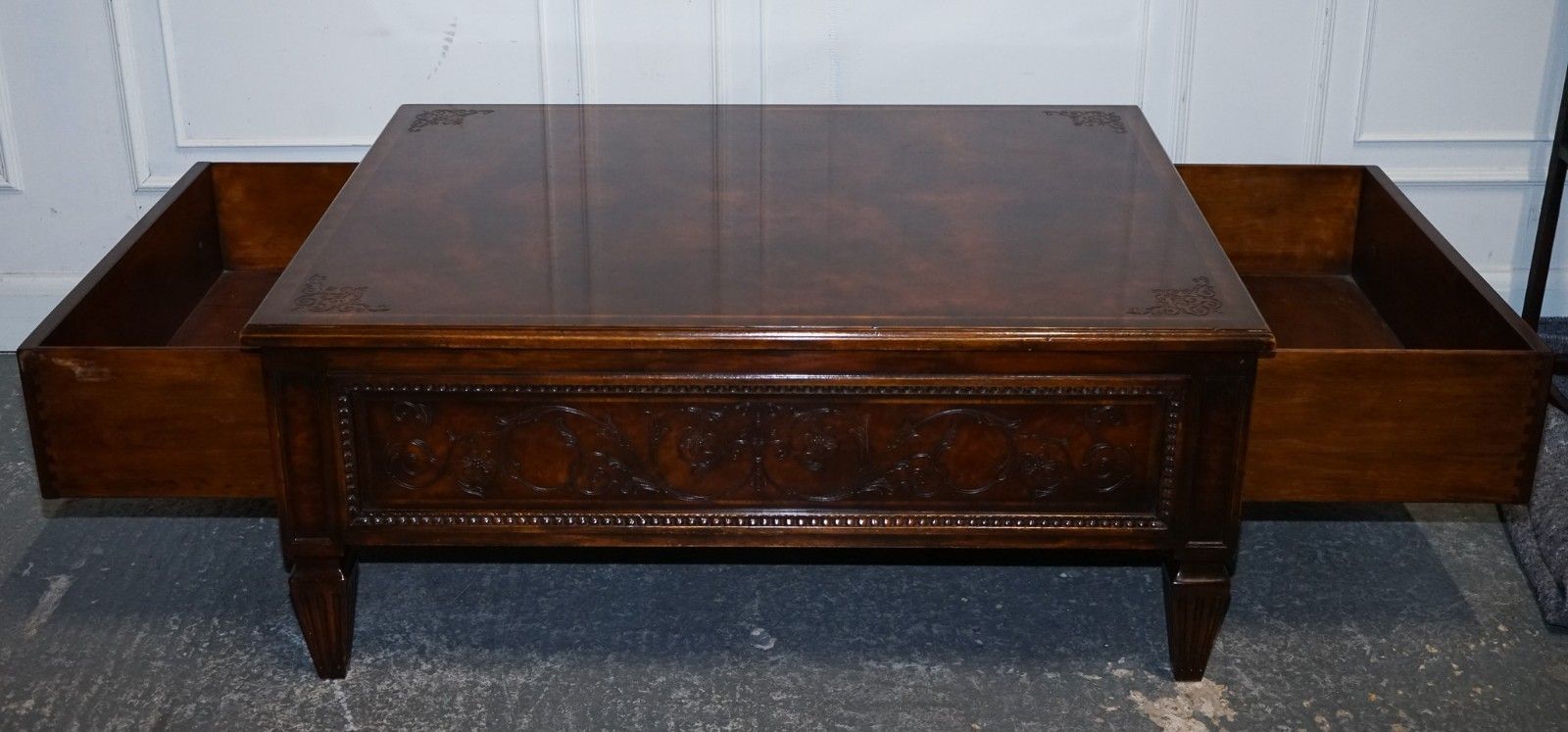 photo vinterior Stunning American Theodore Alexander Coffee Table Two Drawers & Butler Trays
