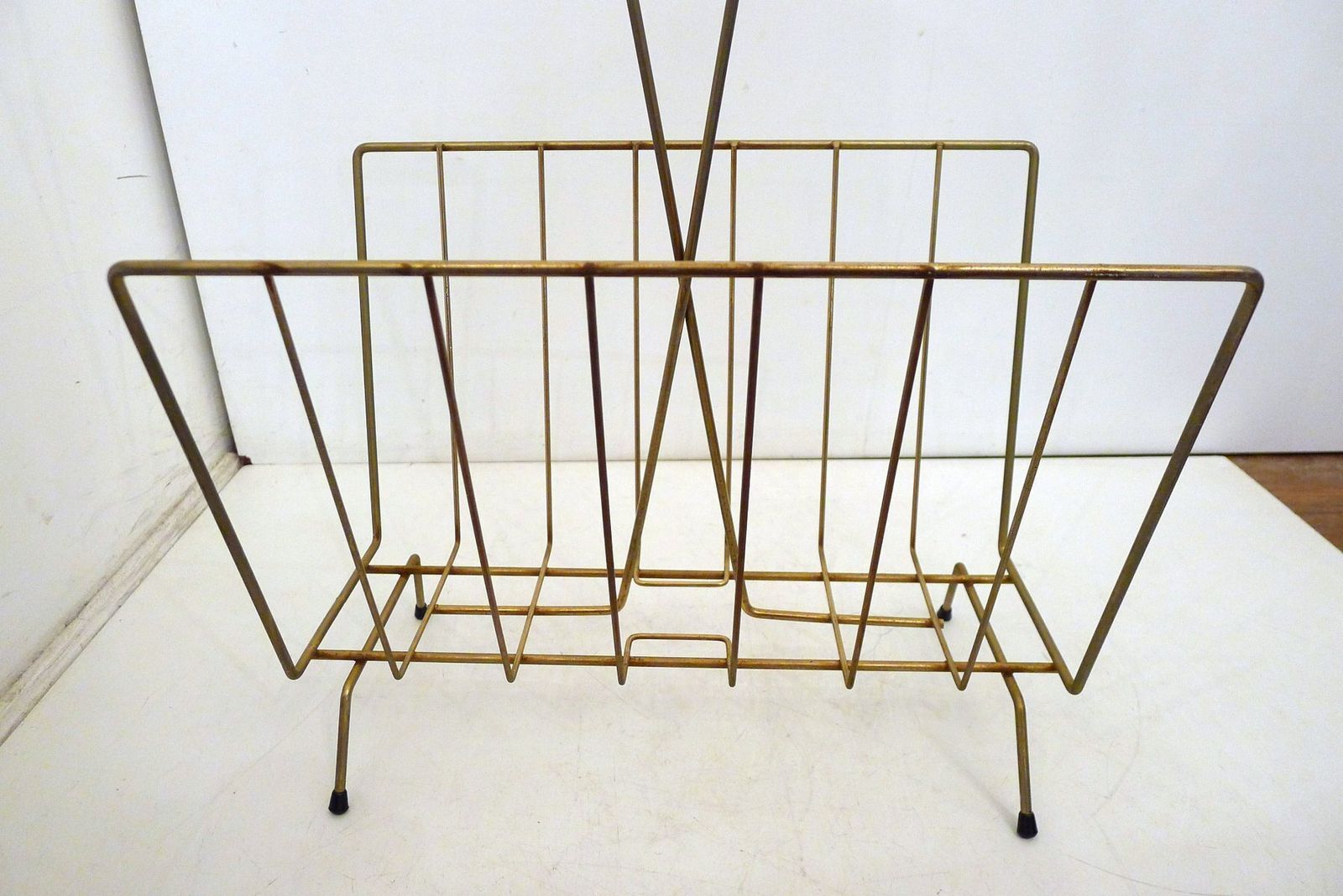 90.0 Mid Century Modern Magazine Rack In Gilt Metal And Wooden Handle, 1950s photo