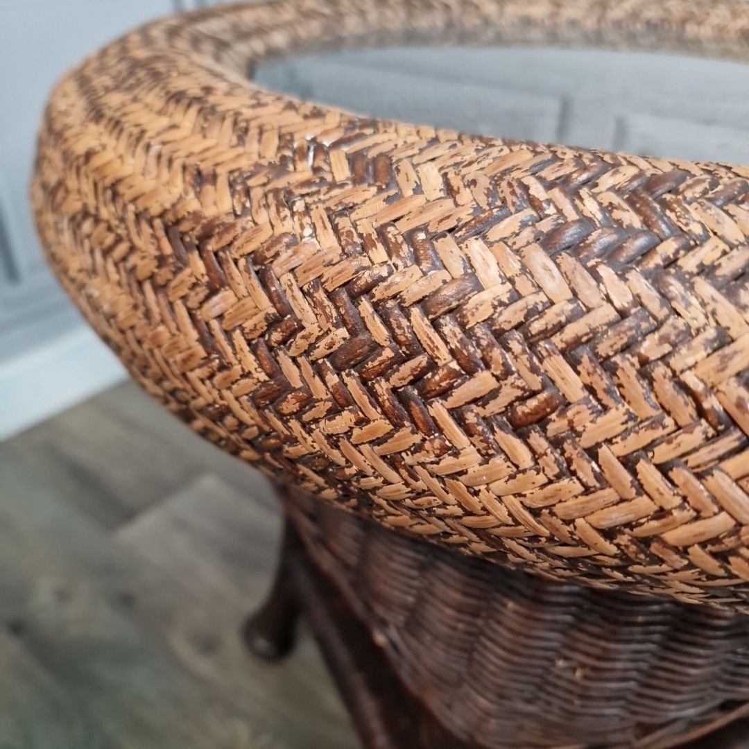 photo vintage Retro Coffee Side Table Vintage Rattan Wicker Round Glass Top Boho Shelf