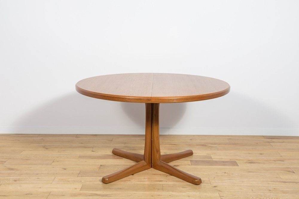 Mid Century Round Extendable Dining Table In Teak From McIntosh, United Knigdom, 1960s photo for sale