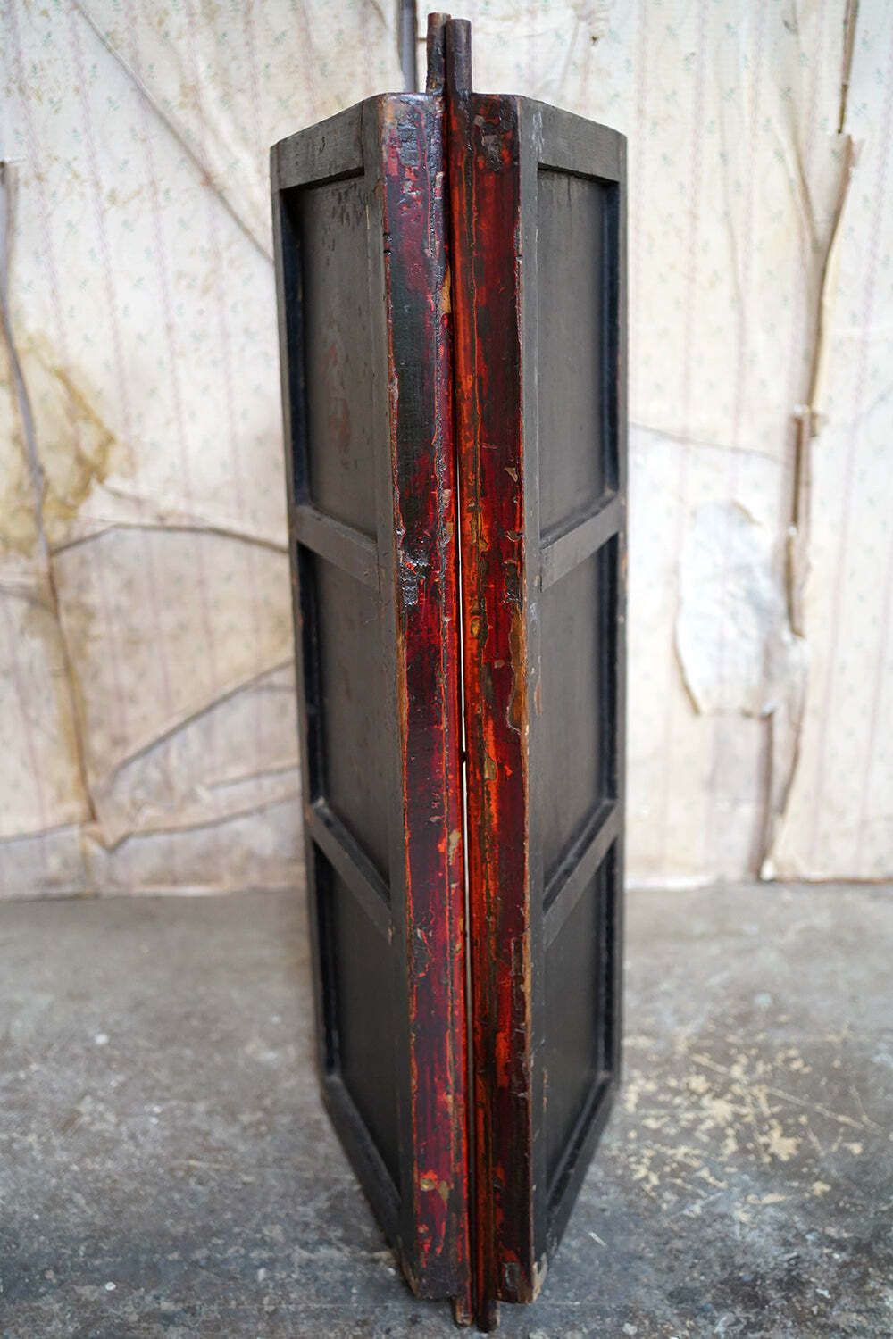 875.0 A Pair Of Late 19thc Chinese Red Lacquer Chinoiserie Cabinet Doors C.1890 photo