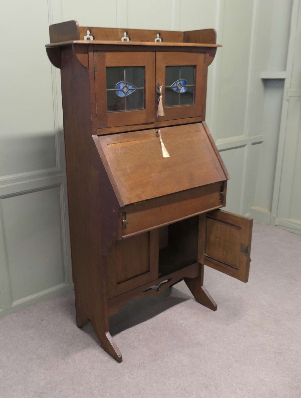 Arts & Crafts Golden Oak Stained Glass Students Bureau. photo vinterior