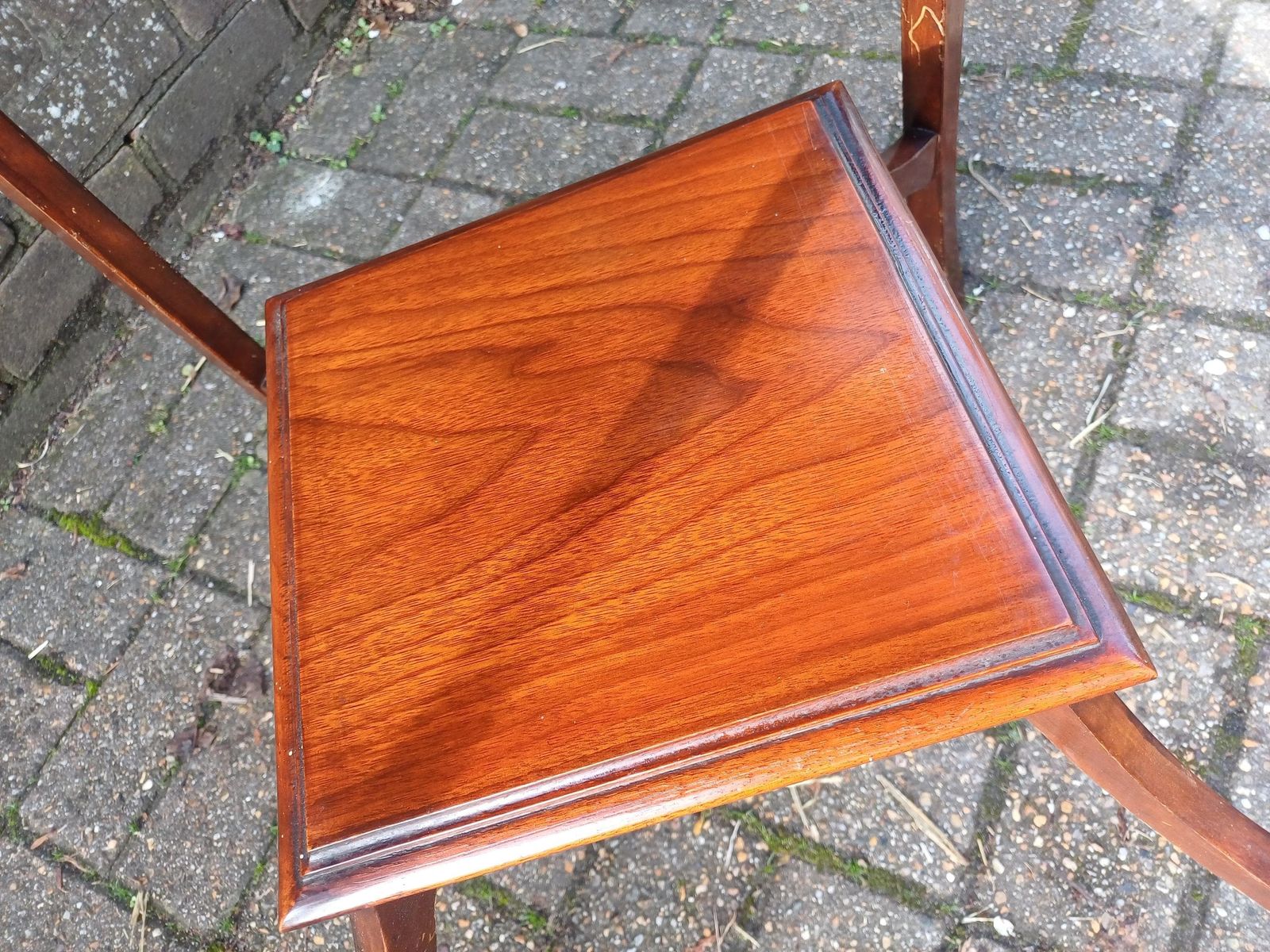 photo vinterior Antique Late Victorian Edwardian Solid Mahogany Side Table Elegant Occasional Table With Shelf Beautiful Grain Quality English Furniture