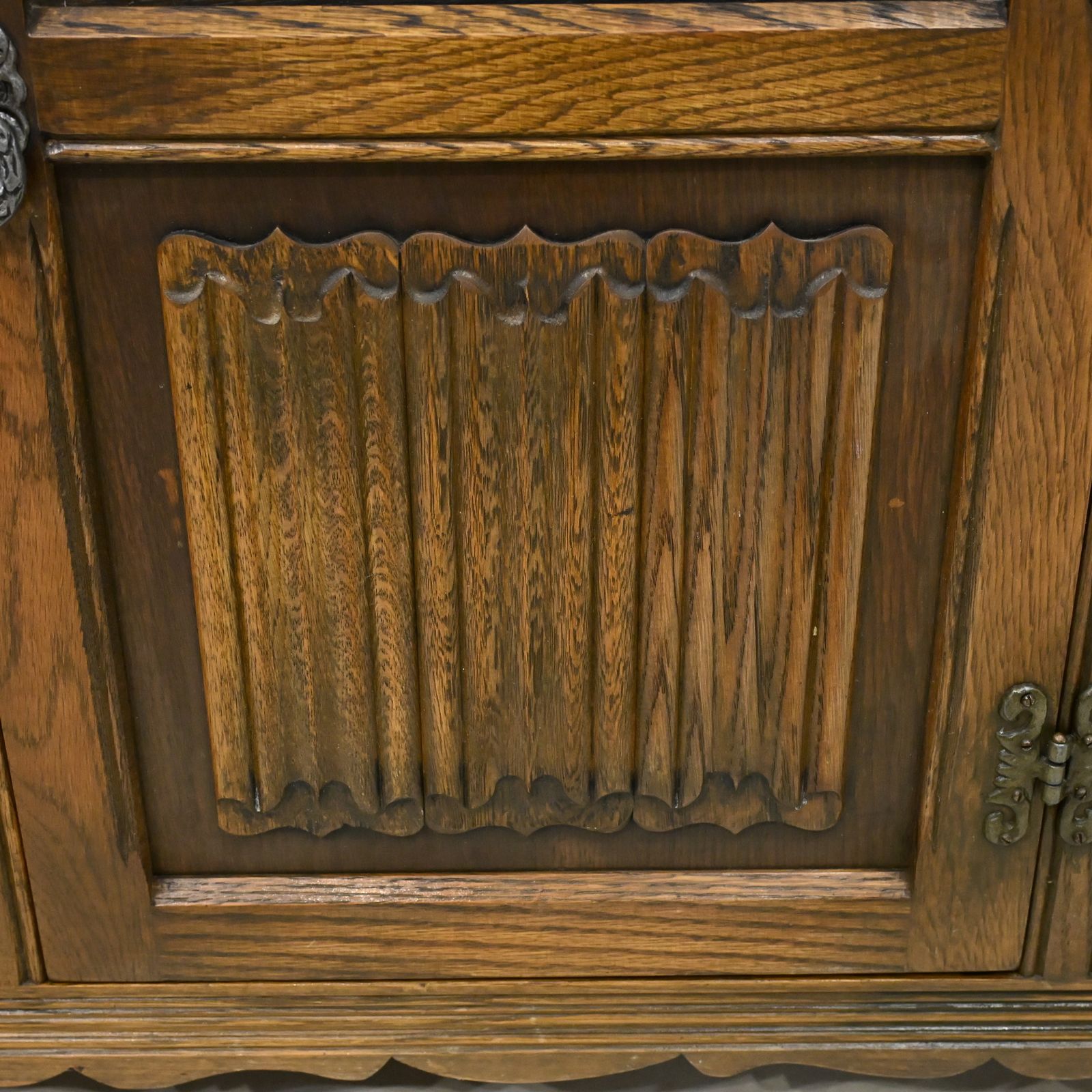 photo for sale Old Charm Oak Dresser In Light Oak Finish Tudor Style 4ft 6" W Free Uk* Delivery