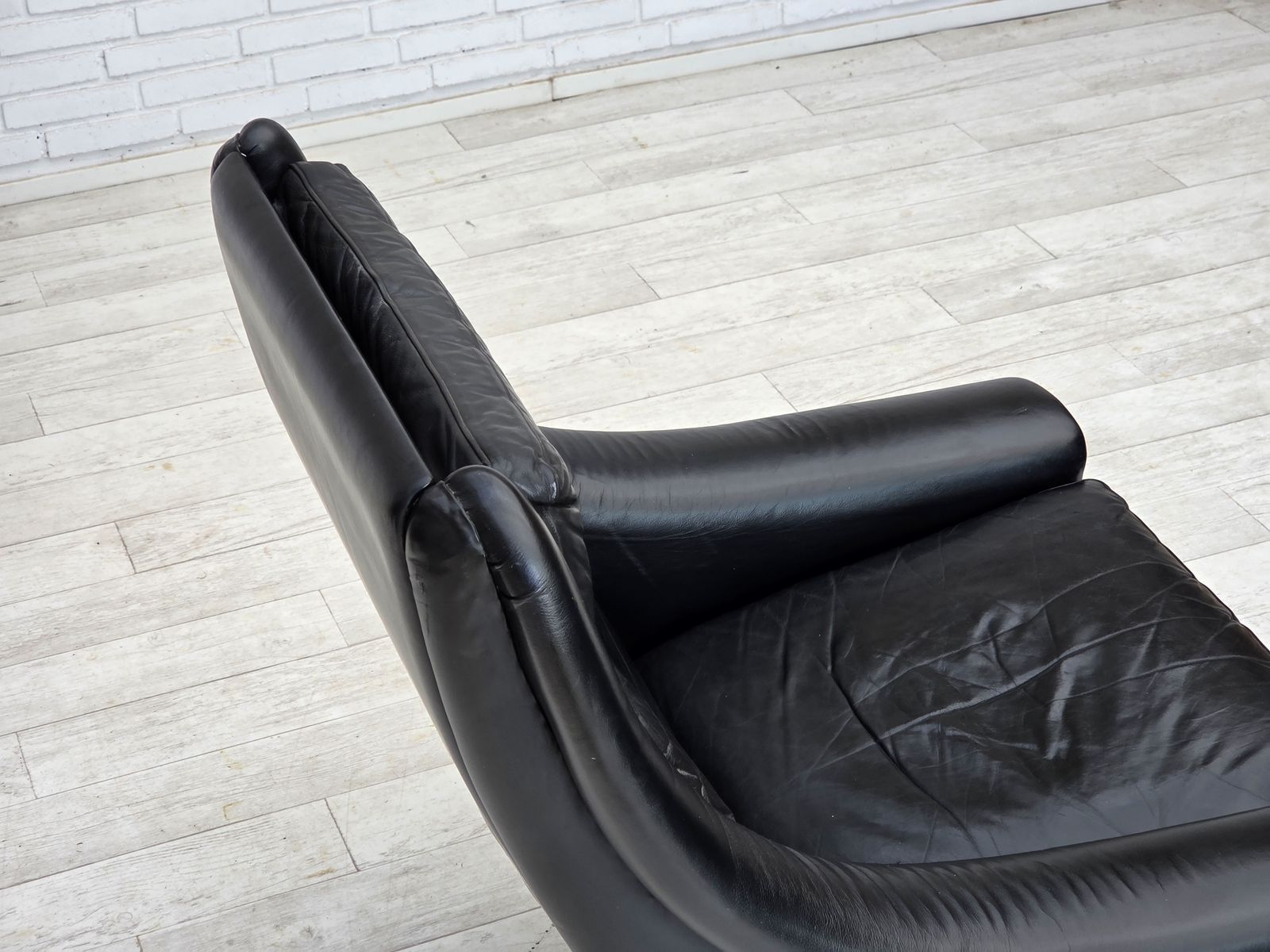 1490.0 1960s, Danish Highback Armchair By Aage Christensen, Furniture Leather. photo