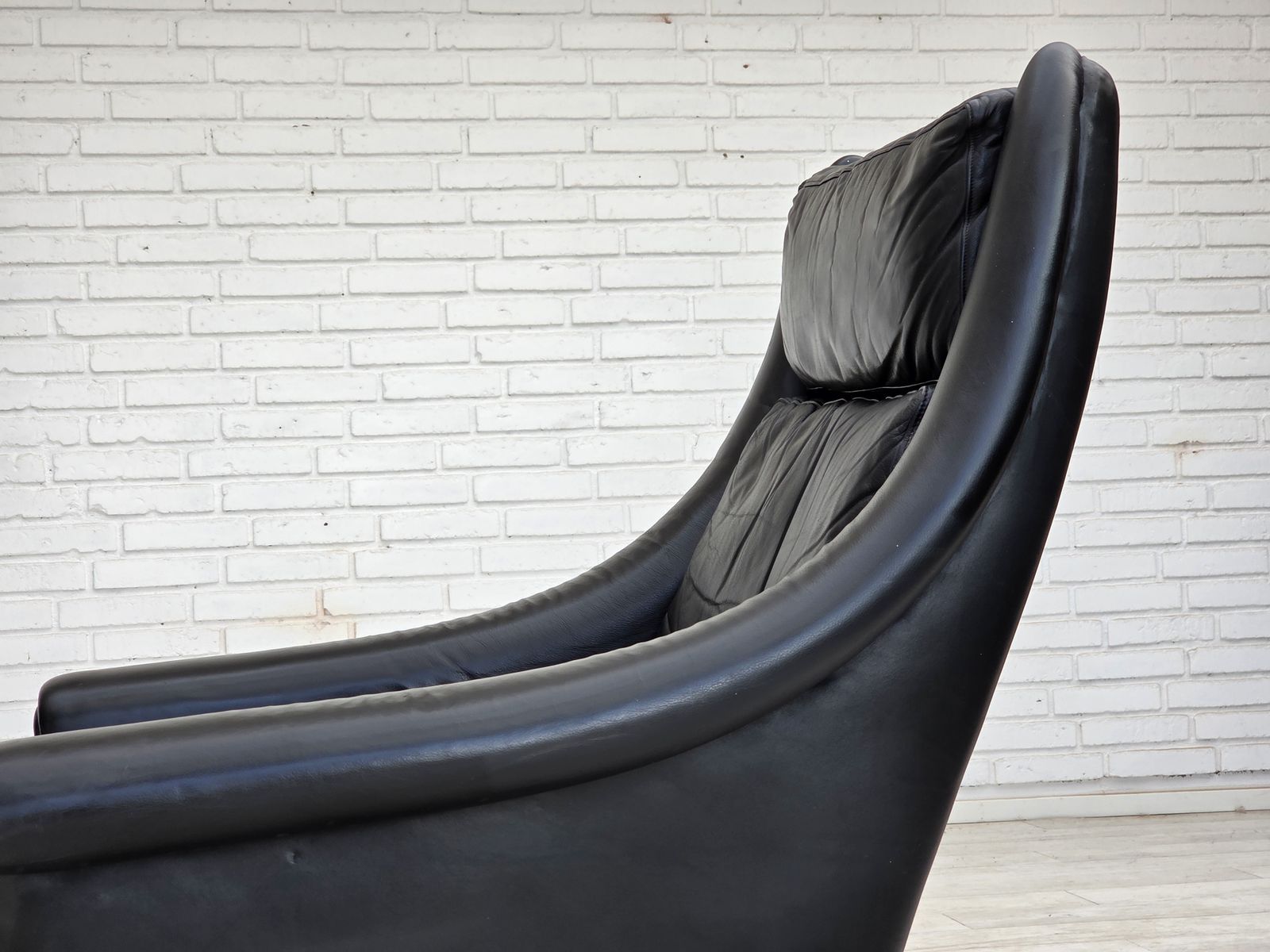 photo vintage 1960s, Danish Highback Armchair By Aage Christensen, Furniture Leather.