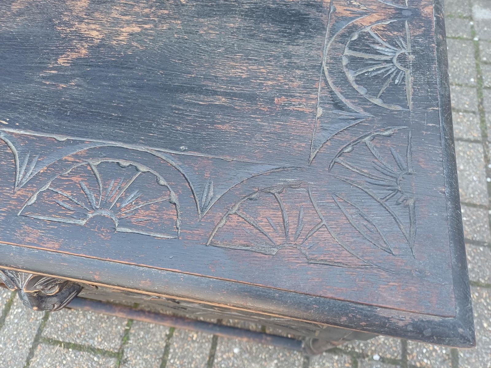 Antique C1910–1920 Solid Oak Pussyfoot Side Table – Carved Top, Gothic Detail, Turned Legs, Distressed Original Finish photo 395.0