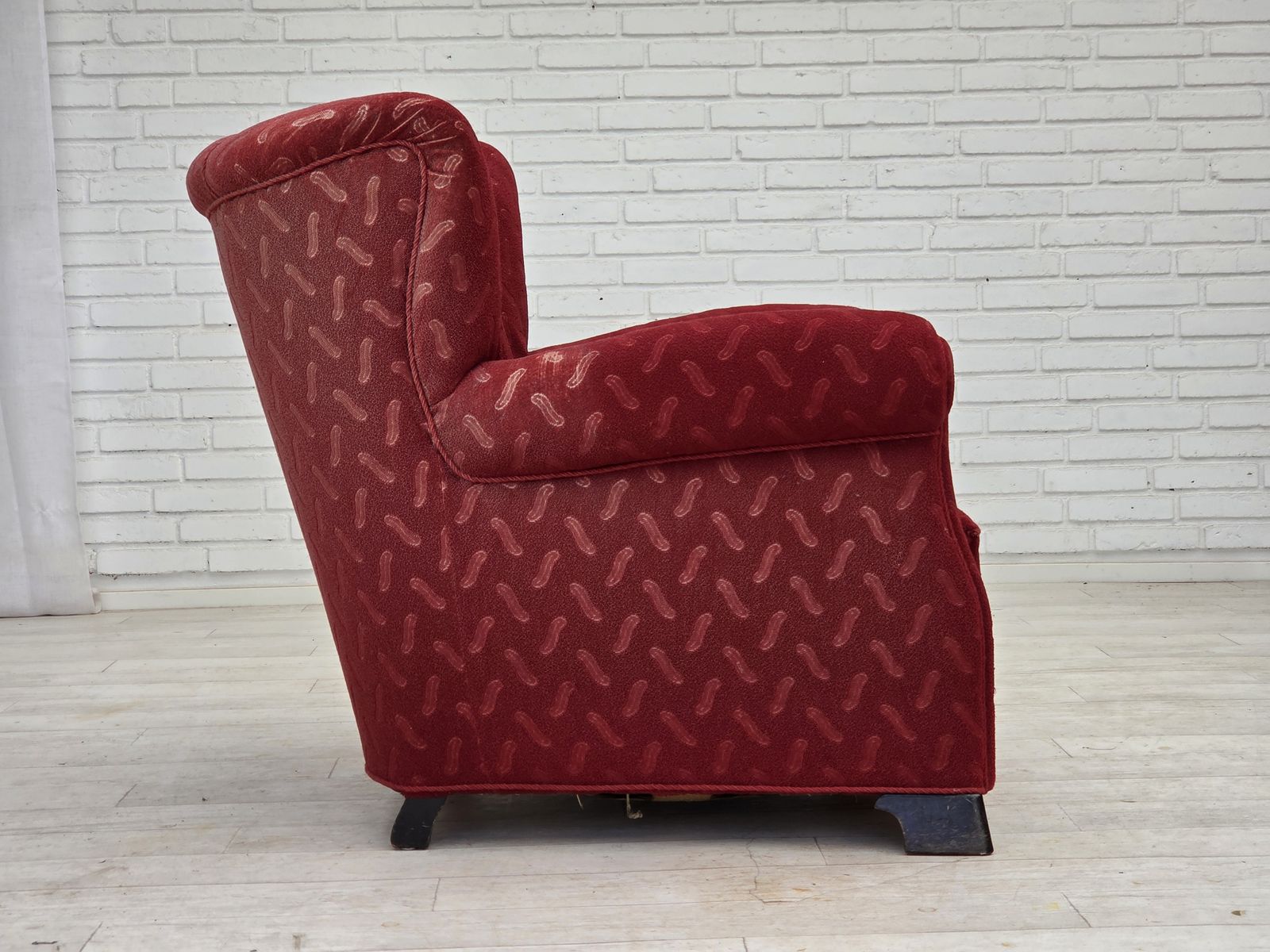 photo furniture 1950s, Danish Relax Armchair, Red Furniture Wool, Oak Wood.