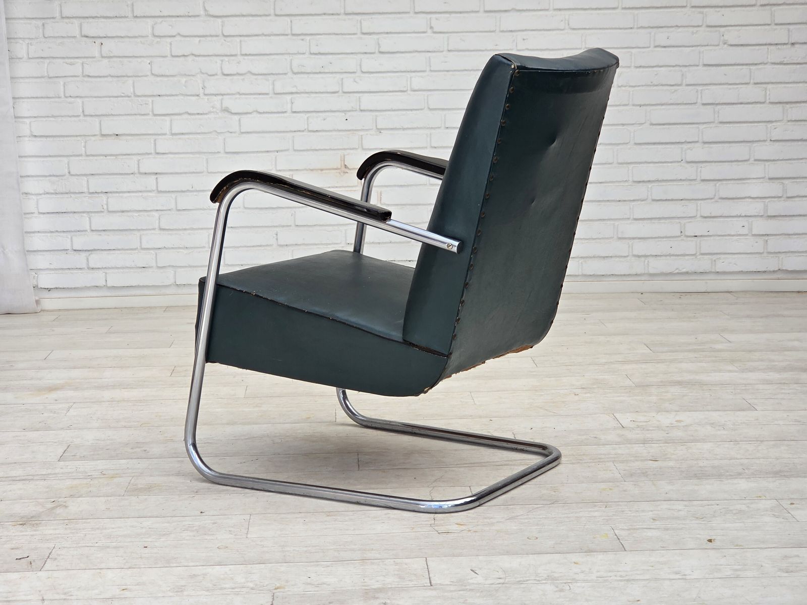 photo vintage 1950s, Scandinavian Armchair In Bauhaus Style, Original Condition.