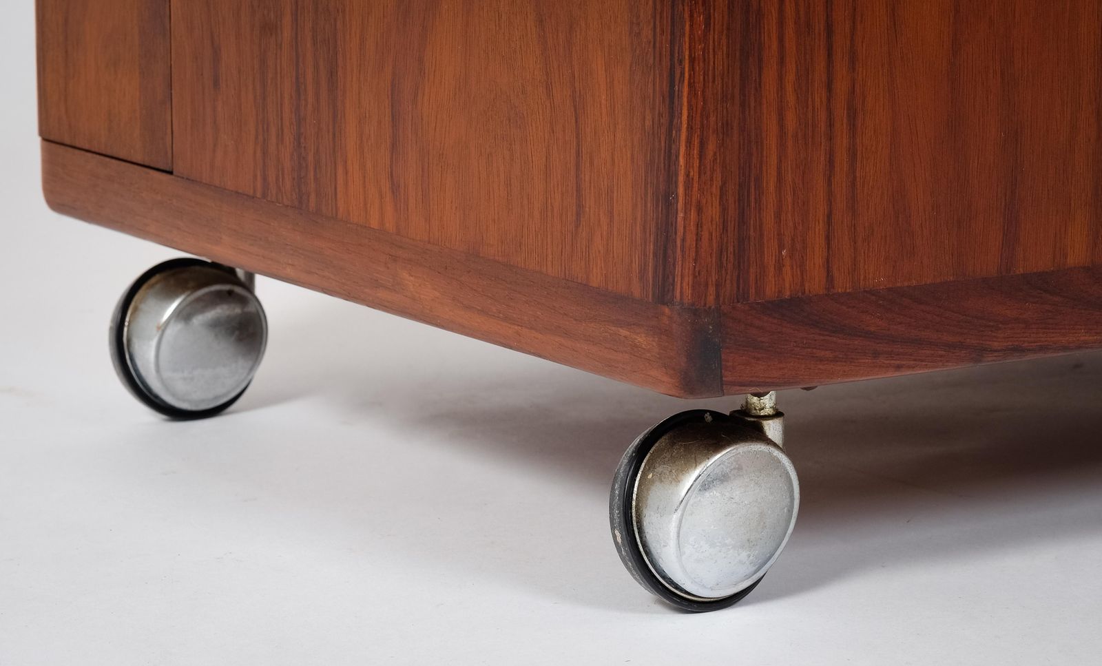 photo vinterior Rosewood Bar Cabinet By Illum Wikkelsø, Danish Design, 1960s