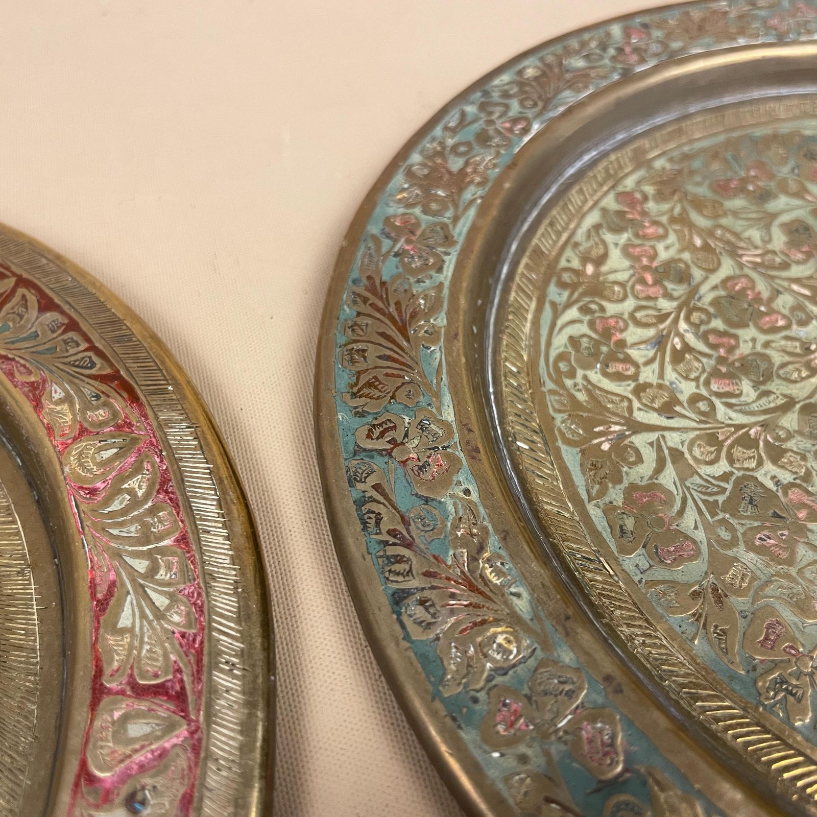Set Of 2 Antique Metal Gold Indian Patterned Brass Tray 18cm Plate Handmade Etched Intricate Decorative Patterned Wall Art Round Vintage photo Home Decor