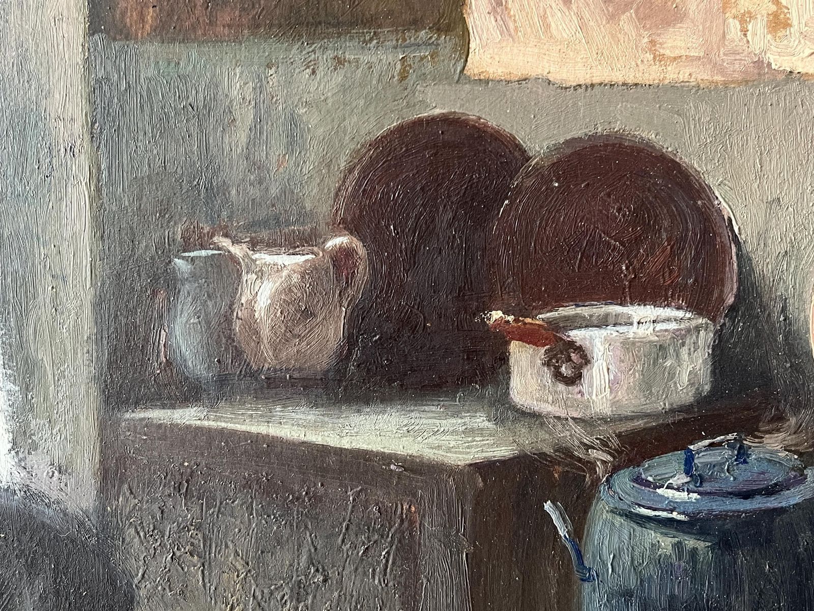 Olieverf Op Paneel Uit De Jaren 1940 "Homework During The War" – Antiek Schilderij Van Een Interieurscène, Vintage Kinderportret In Een Franse Keuken photo vinterior