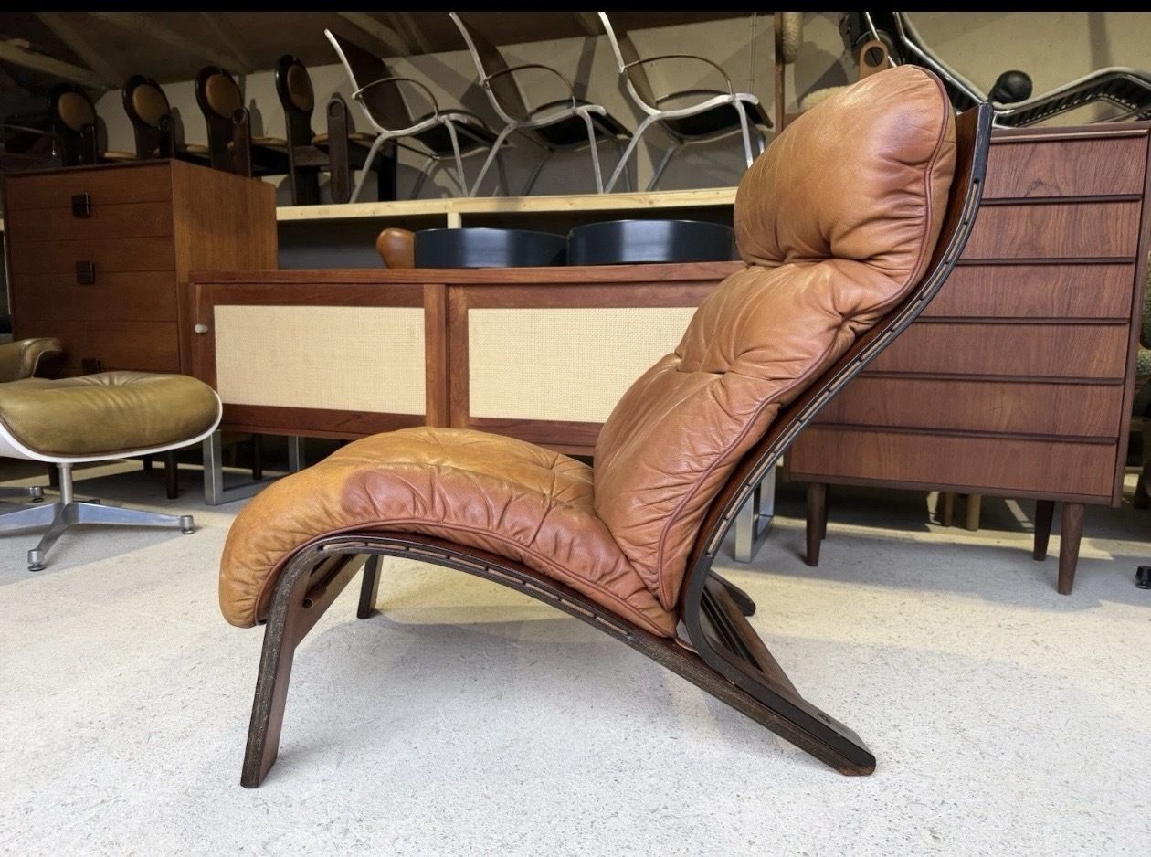 Mid Century Norwegian Tan Leather Lounge Chair By Oddvin Rykken
