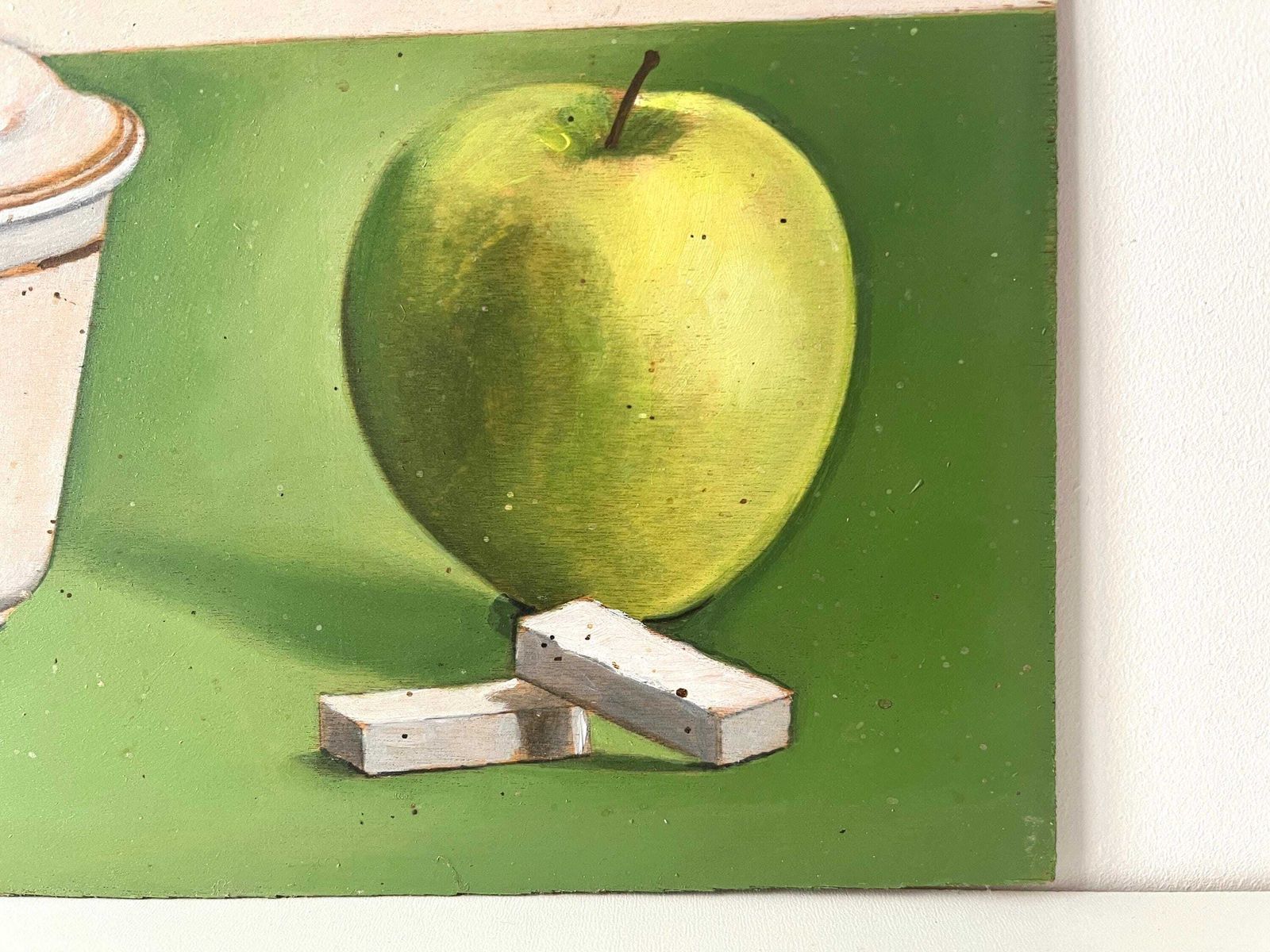Stilleven Met Appel En Suikerpot – Olieverfschilderij, Ca. Jaren 1960, Vintage Schilderij Op Paneel, Gesigneerd photo Kunst