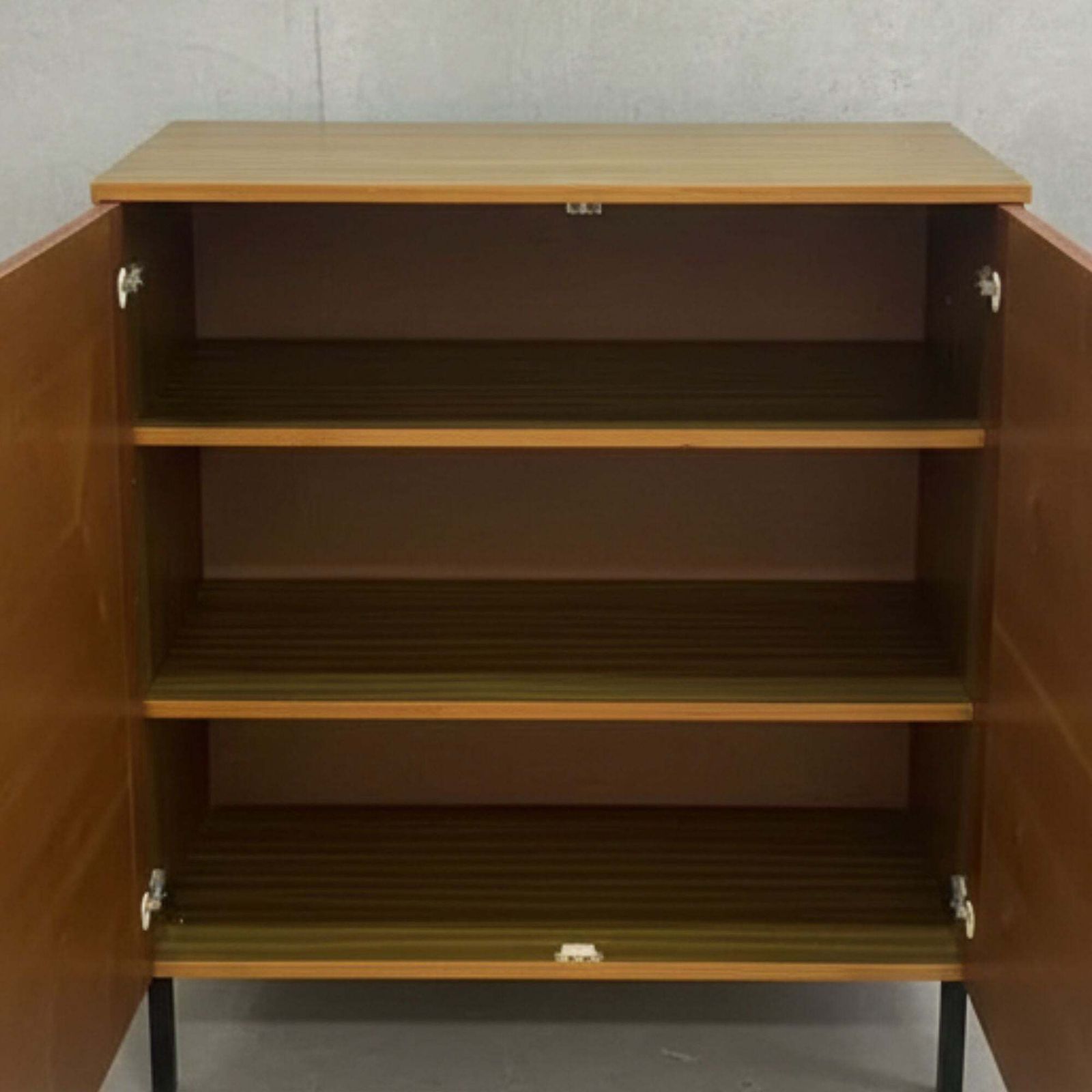 Retro Kast "Hikor" – Jaren 1970, Tsjecho Slowakije photo Meubels
