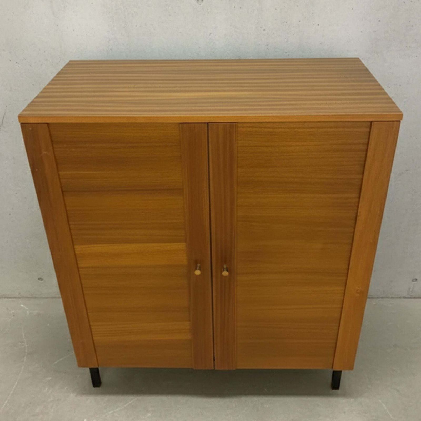Retro Kast "Hikor" – Jaren 1970, Tsjecho Slowakije photo vintage