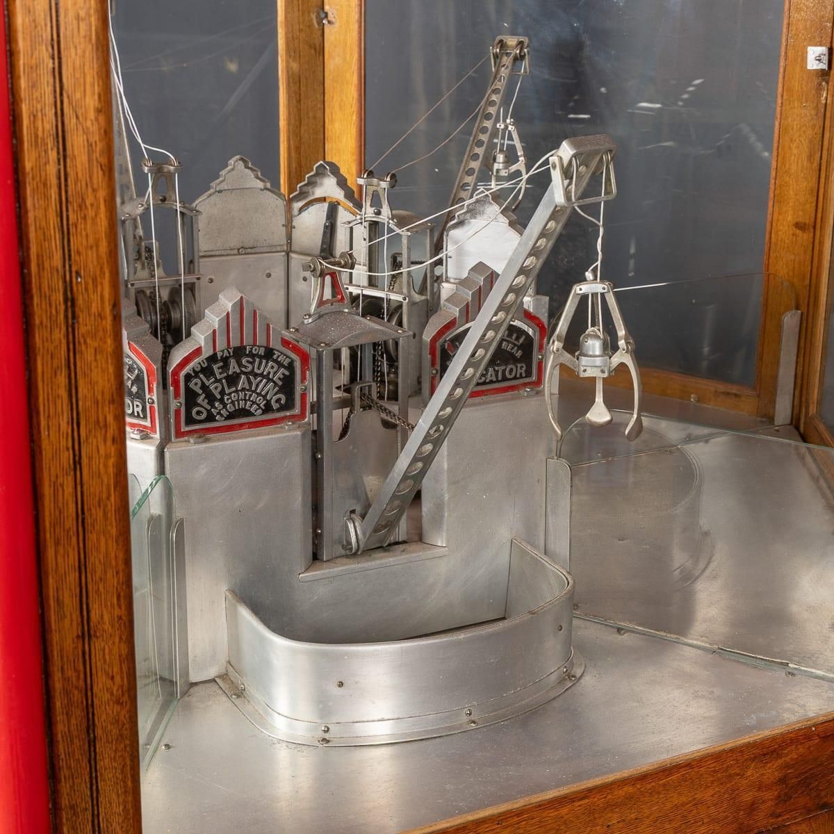 photo vinterior Vintage 20th Century English Art Deco 'Crane Claw' Arcade Machine C.1930