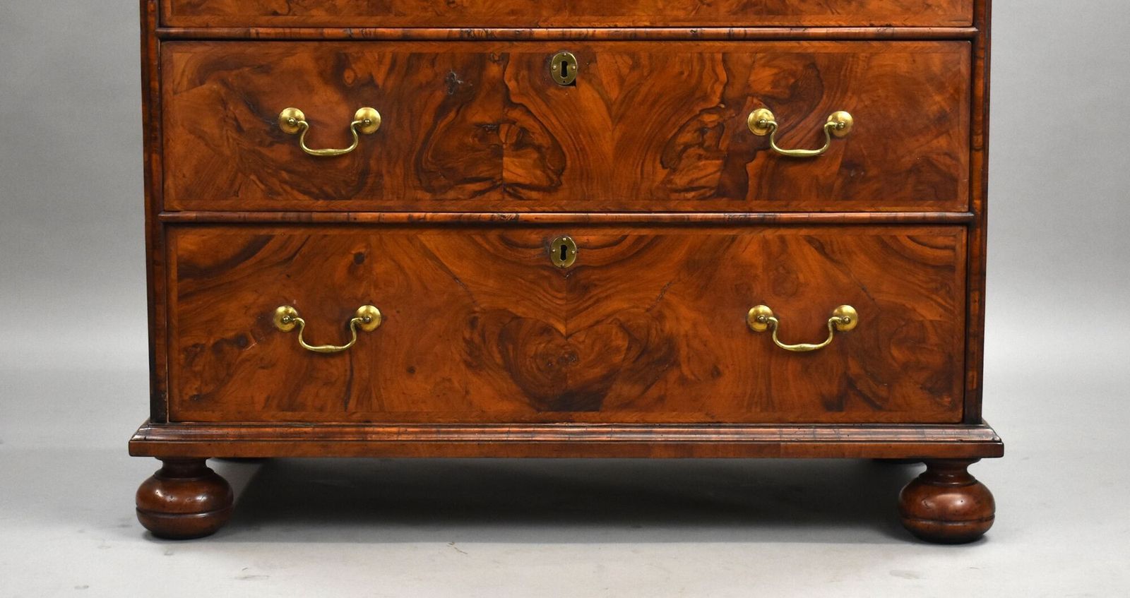 George III Burr Walnut Chest Of Drawers photo 2500.0