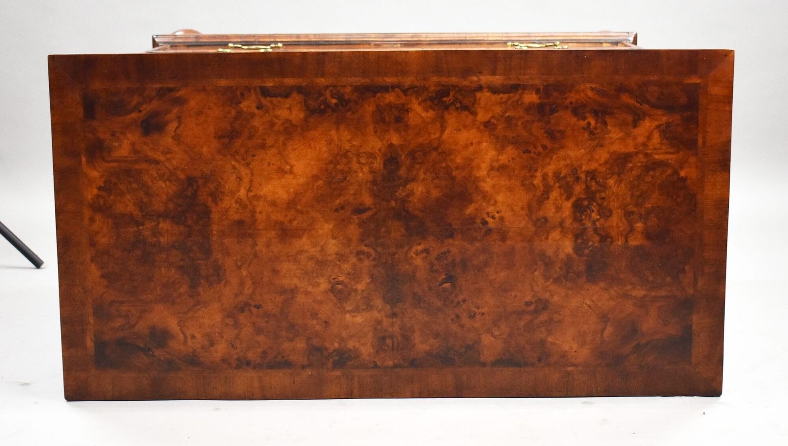 photo furniture George III Burr Walnut Chest Of Drawers