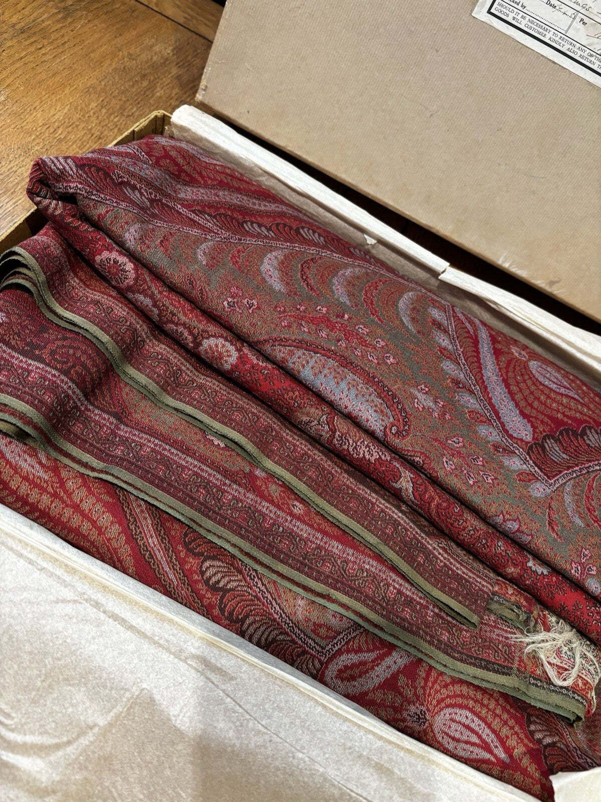 photo furniture Antique Paisley Textile Table Cloth, Shawl, Table Runner. V Large : 330x158 Cms