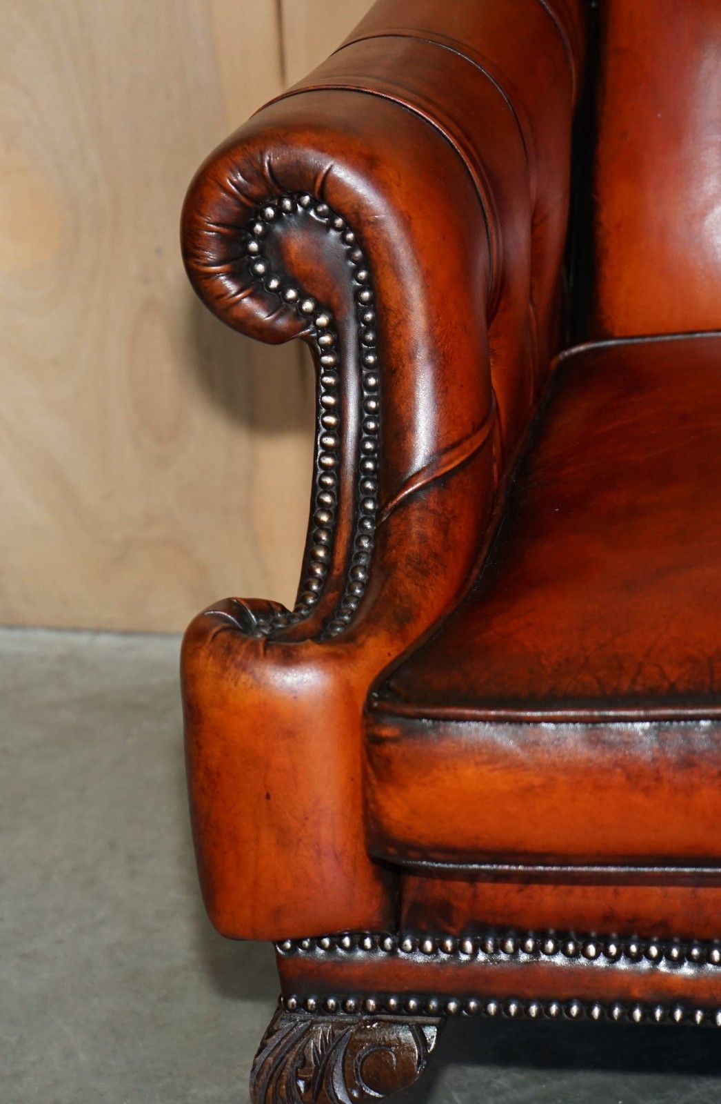photo vintage Fine 1960's Bordeaux Leather Restored Chesterfield Club Three Seat Sofa Settee