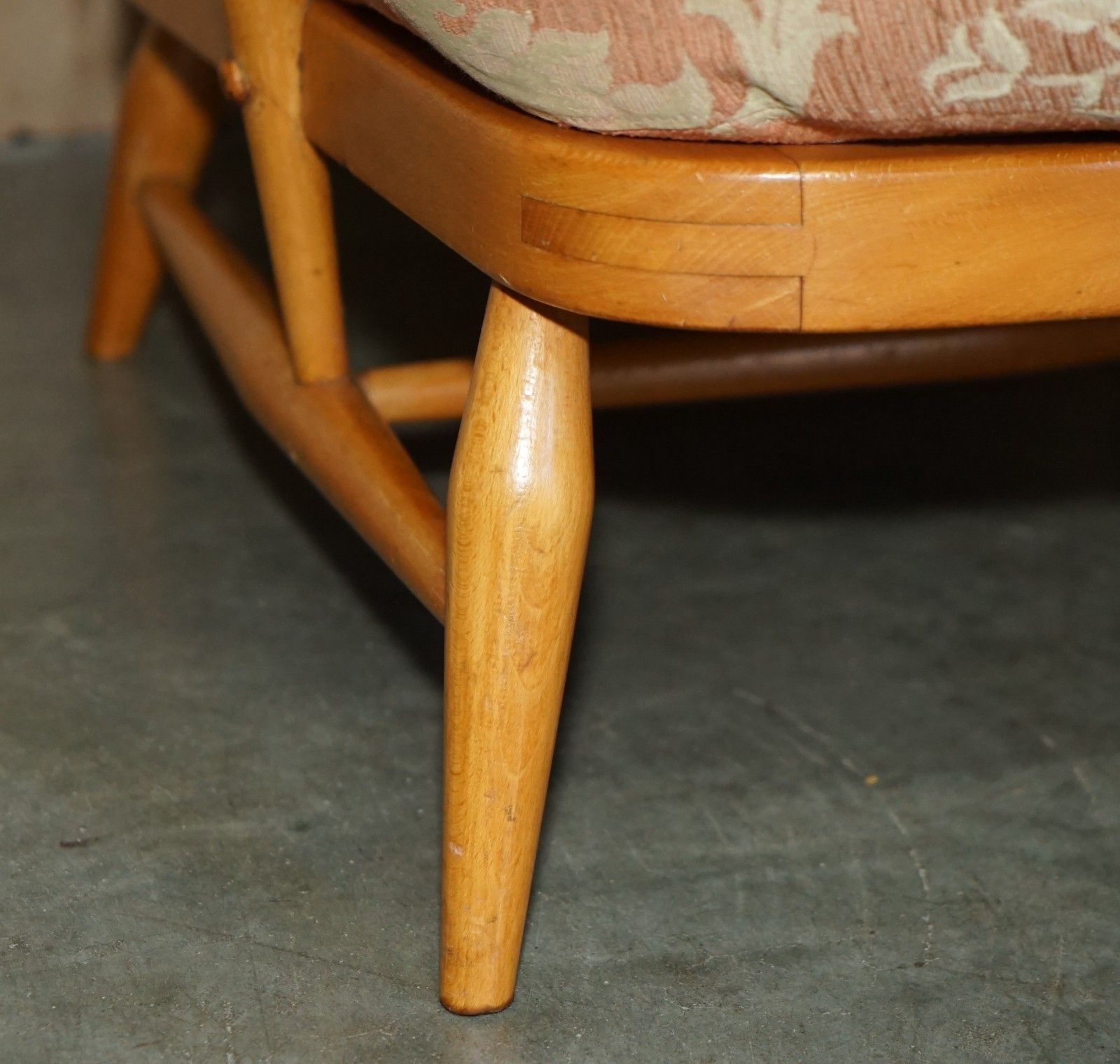 Pair Of Sublime Condition Ercol Windsor 203 Blonde Wood Armchairs Part Of Suite photo vintage