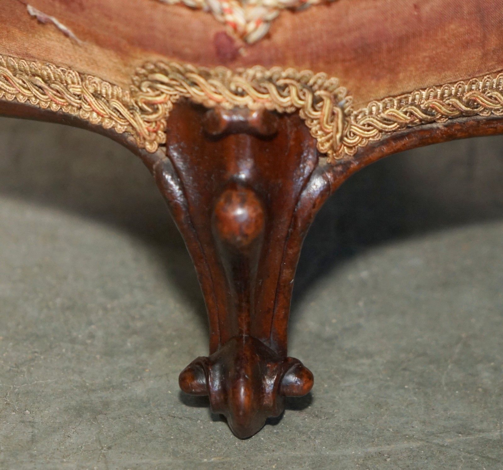 photo vinterior Pair Of Antique Victorian 1860 Upholstered Small Wingback Armchair Footstools