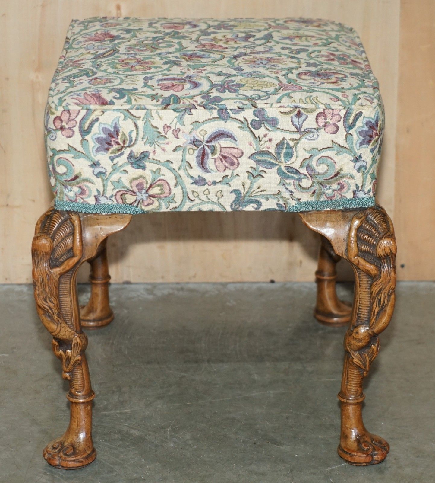 photo vinterior Exquisite Antique Victorian Hand Carved Piano Stool Depicting Mermaids