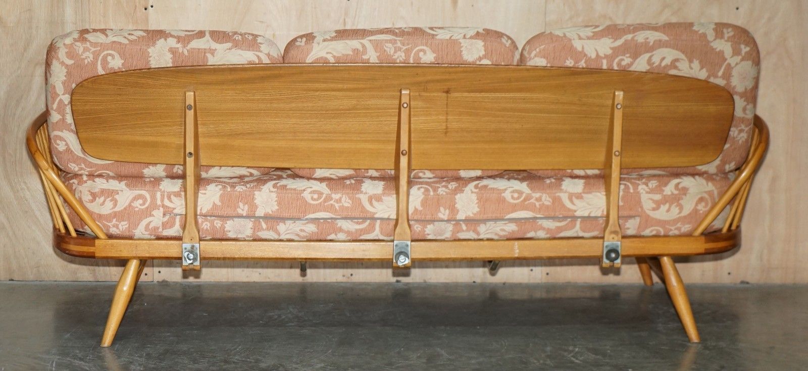 photo vinterior Luxury Designer Ercol Windsor Studio 355 Sofa Daybed Blonde Wood Part Of A Suite