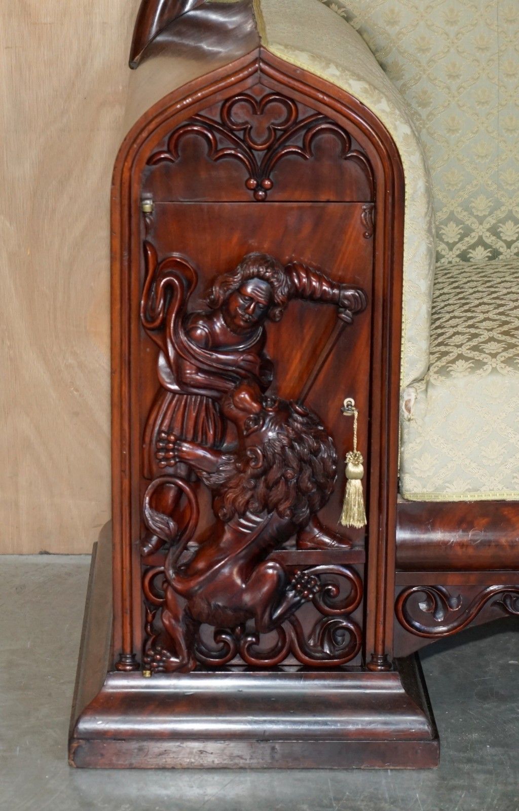 Restored Flamed Mahogany Lion Carved Antique William IV Sofa Cupboard Lock Arms photo for sale